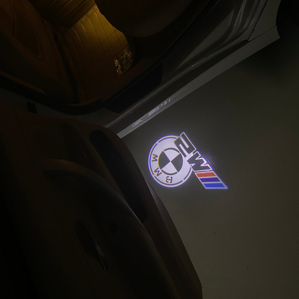 ÉCLAIRAGE DE PROJECTEUR BMW M3 LOGO Nr.24 (quantité 1 = 1 jeux / 2 feux de porte)