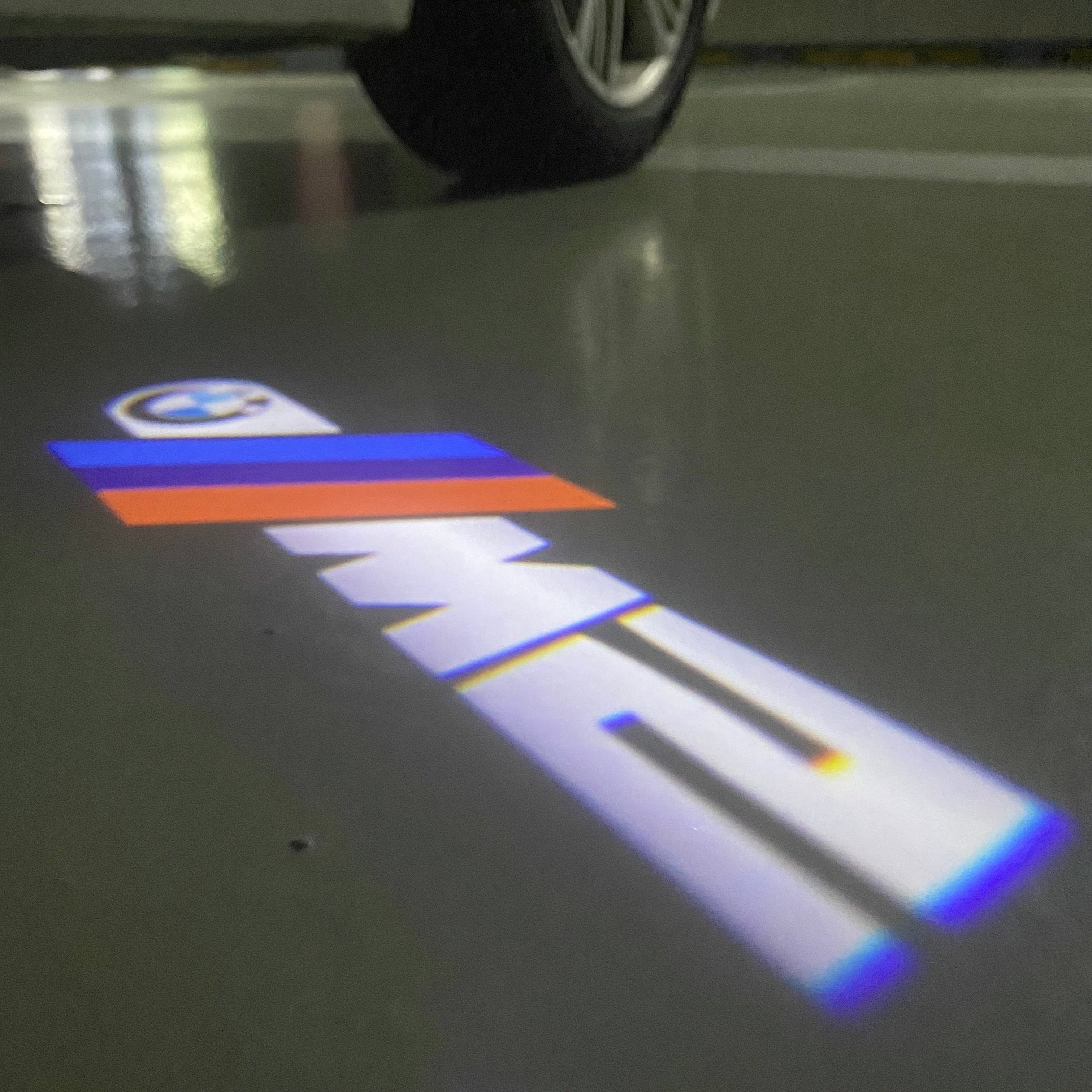 BMW M3 LOGO PROJECTOT LIGHTS Nr.24 (Menge 1 = 1 Sets/2 Türleuchten)
