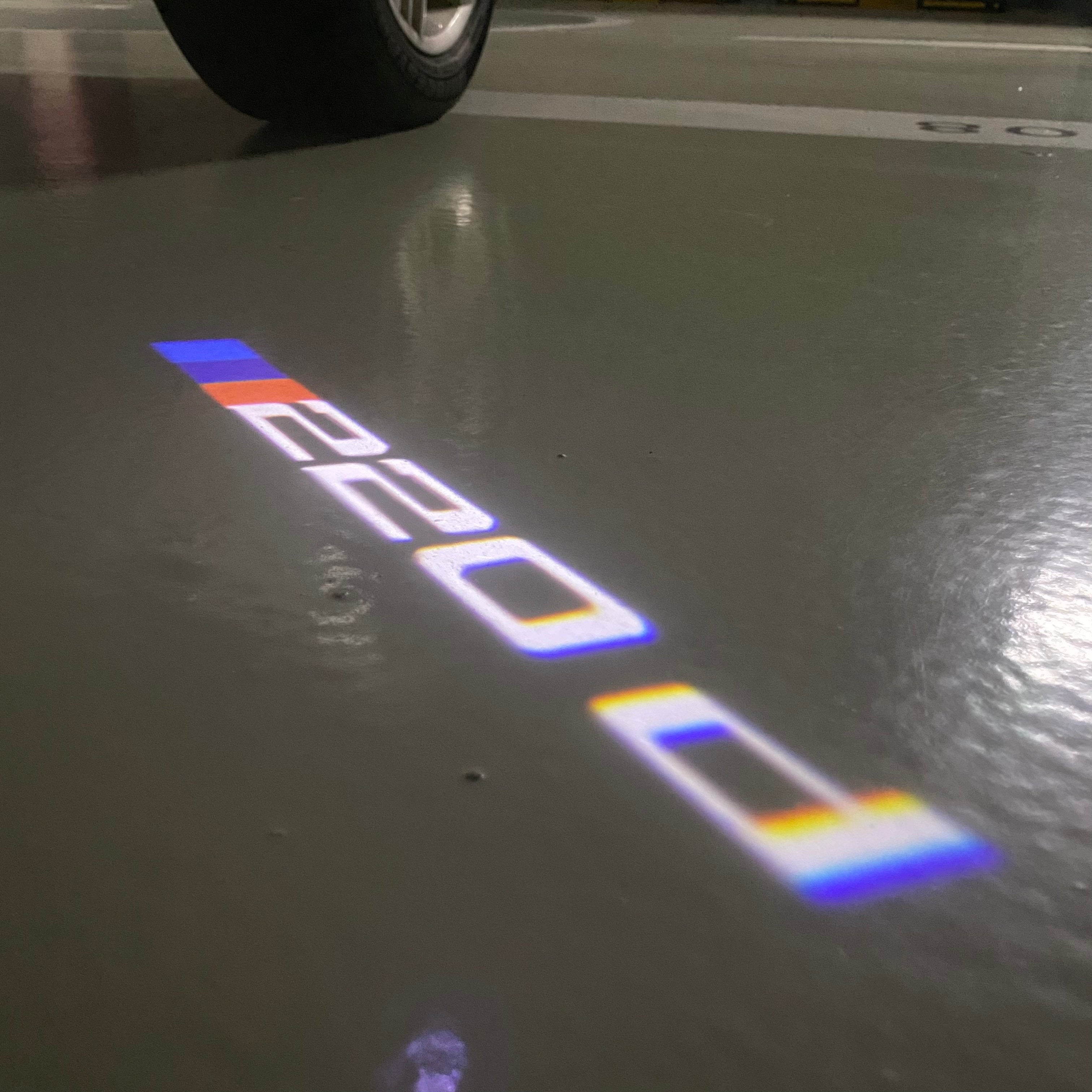 ÉCLAIRAGE DE PROJECTEUR BMW M3 LOGO Nr.24 (quantité 1 = 1 jeux / 2 feux de porte)