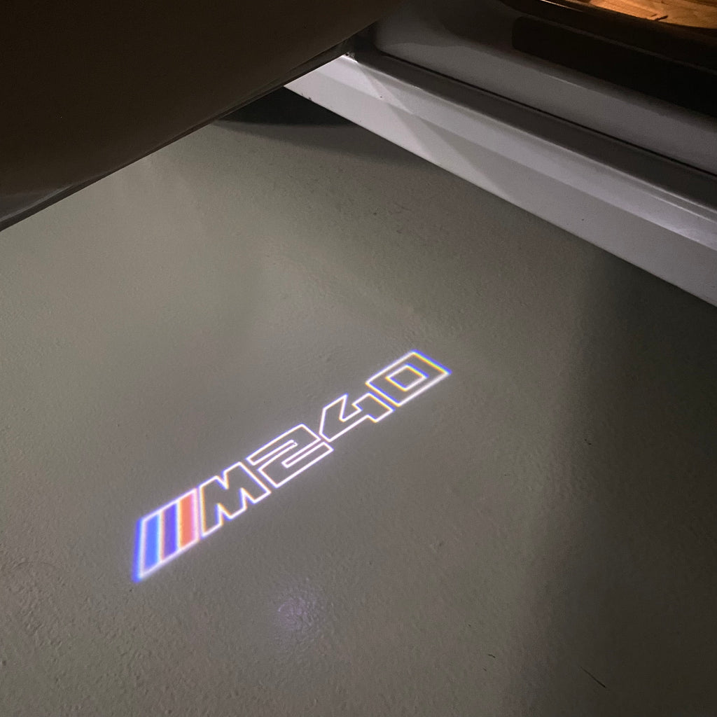 ÉCLAIRAGE DE PROJECTEUR BMW M3 LOGO Nr.24 (quantité 1 = 1 jeux / 2 feux de porte)