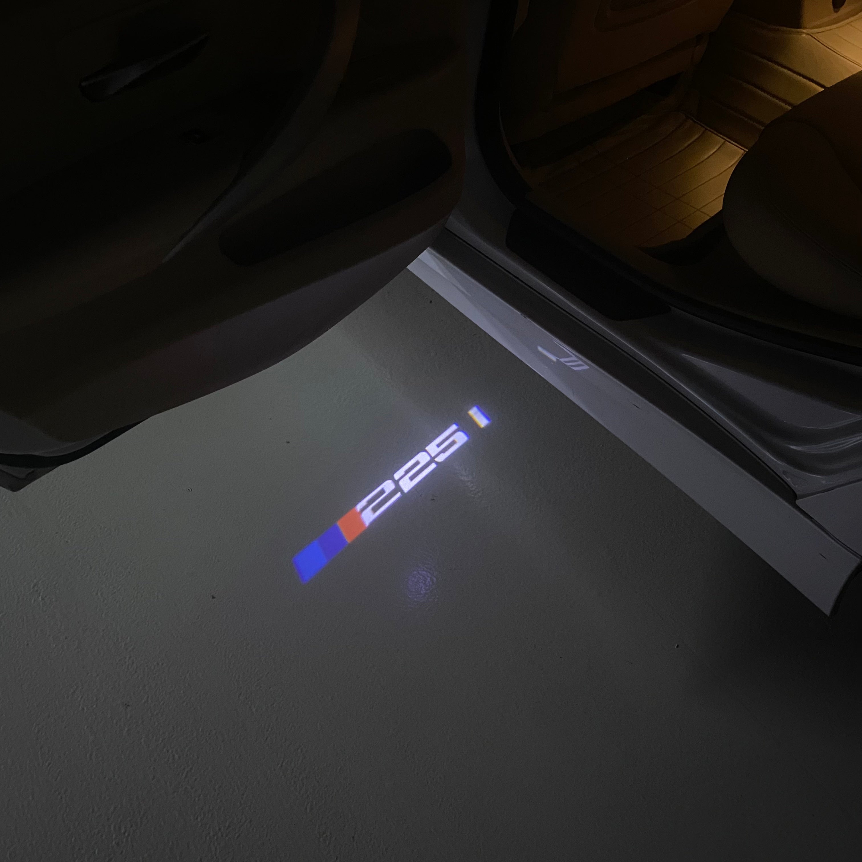 BMW M3 LOGO PROJECTOT LIGHTS Nr.24 (Menge 1 = 1 Sets/2 Türleuchten)