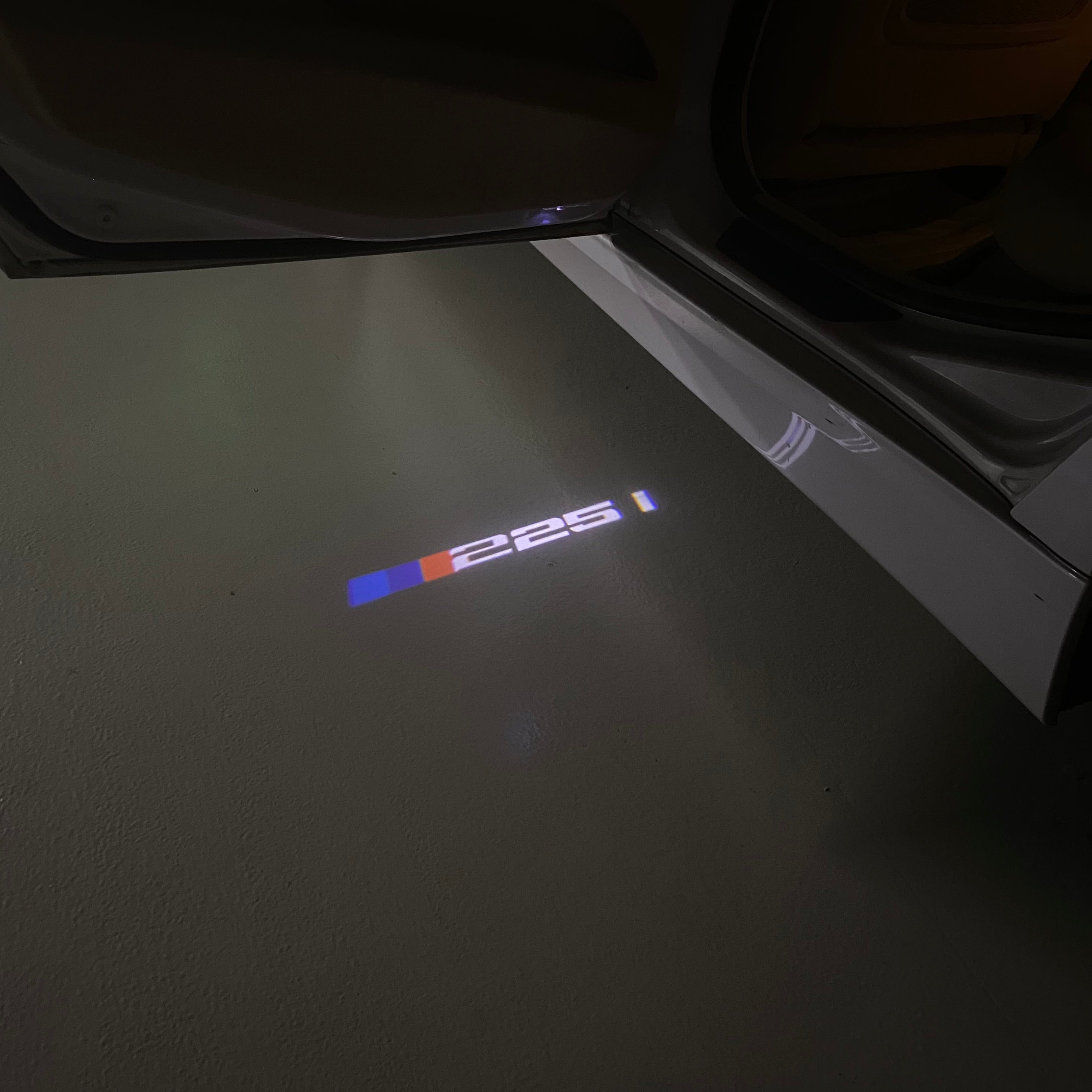 BMW M3 LOGO PROJECTOT LIGHTS Nr.24 (Menge 1 = 1 Sets/2 Türleuchten)