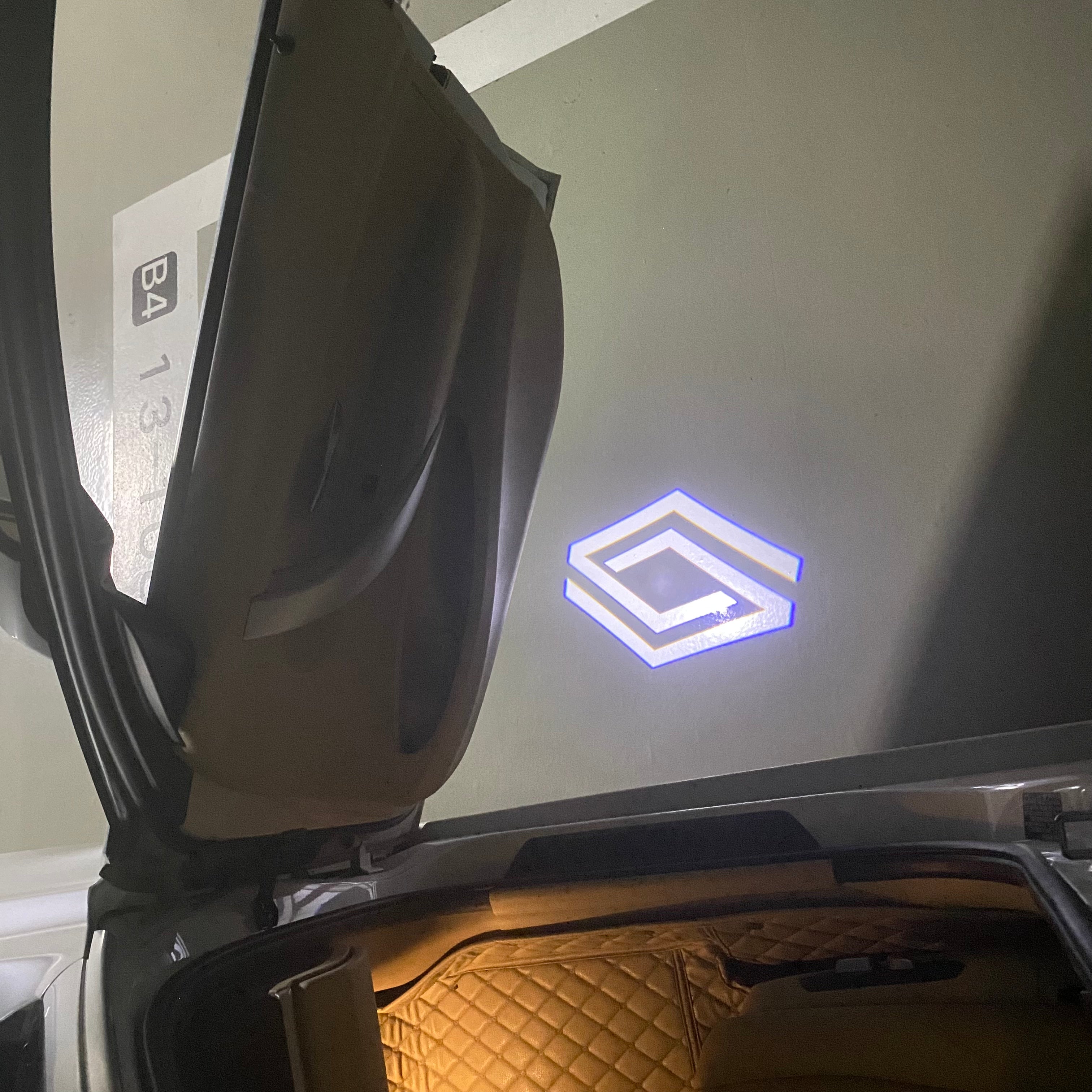 RENAULT ORIGINAL LOGO PROJECROTR LIGHTS Nr.0962 (quantity  1 =  2 Logo Film & 2 door lights)