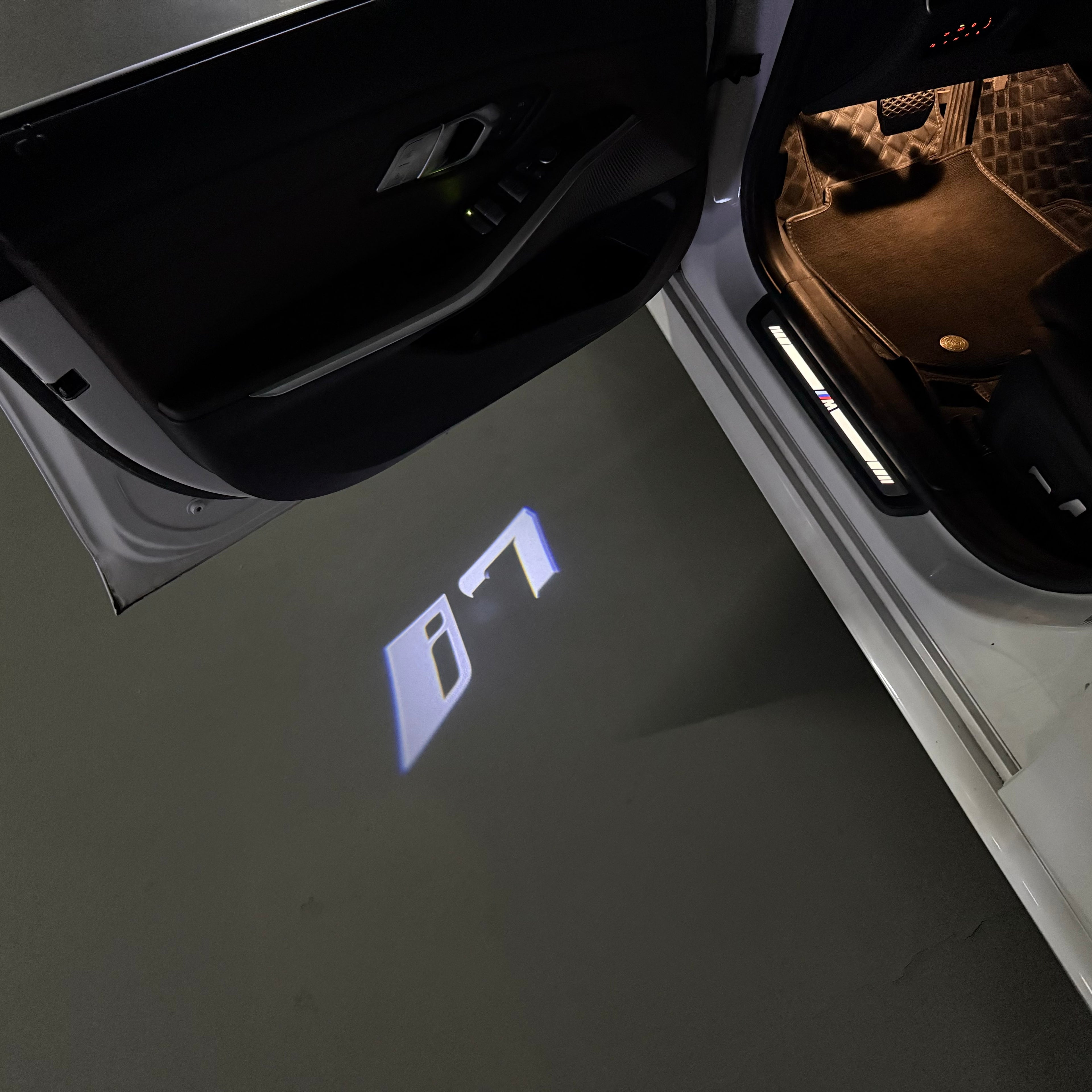 BMW M3 LOGO PROJECTOT LIGHTS Nr.24 (Menge 1 = 1 Sets/2 Türleuchten)