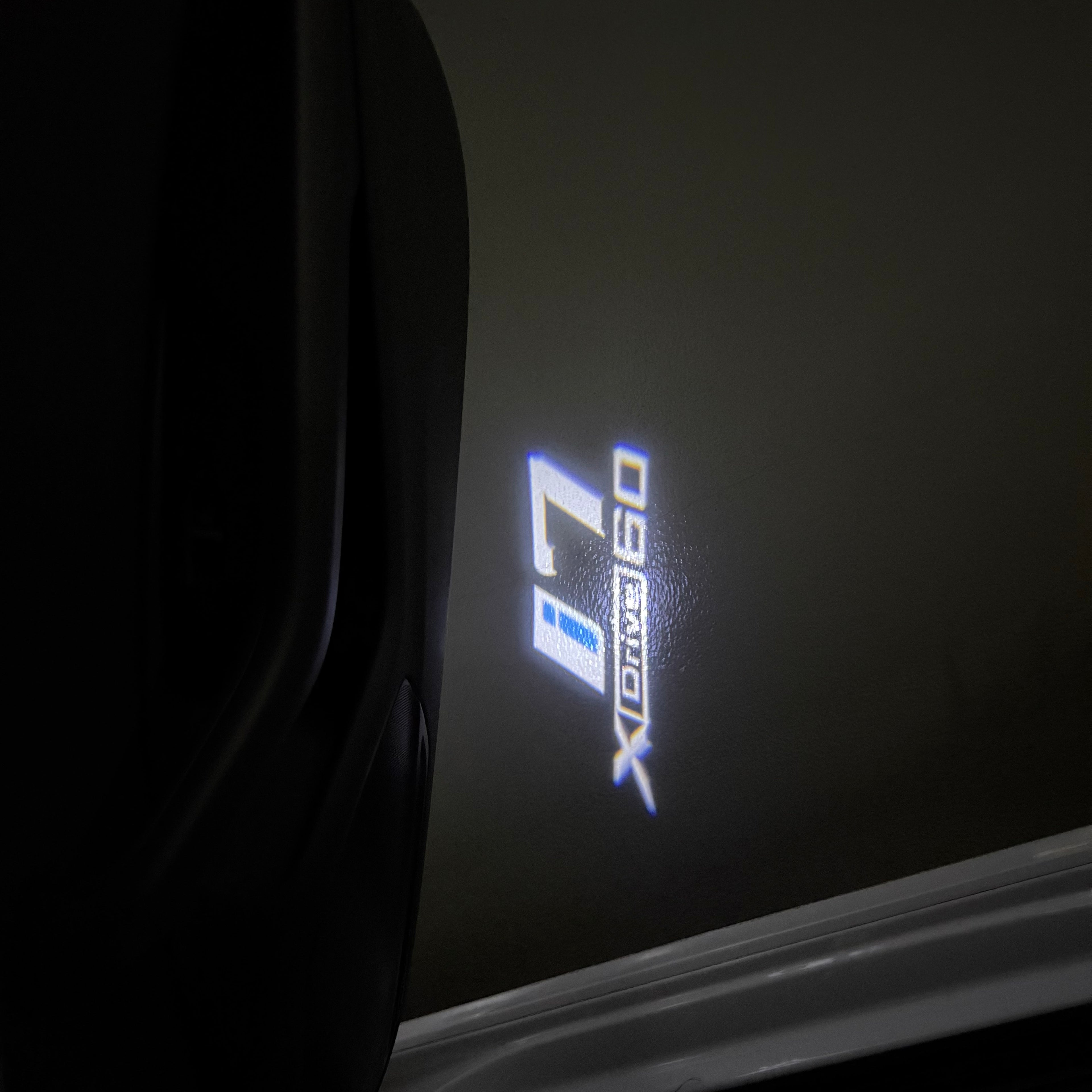 BMW 7 SERIES i7   LOGO PROJECTOT LIGHTS (quantity 1 = 1 sets/2 door lights) Nr.6024q183