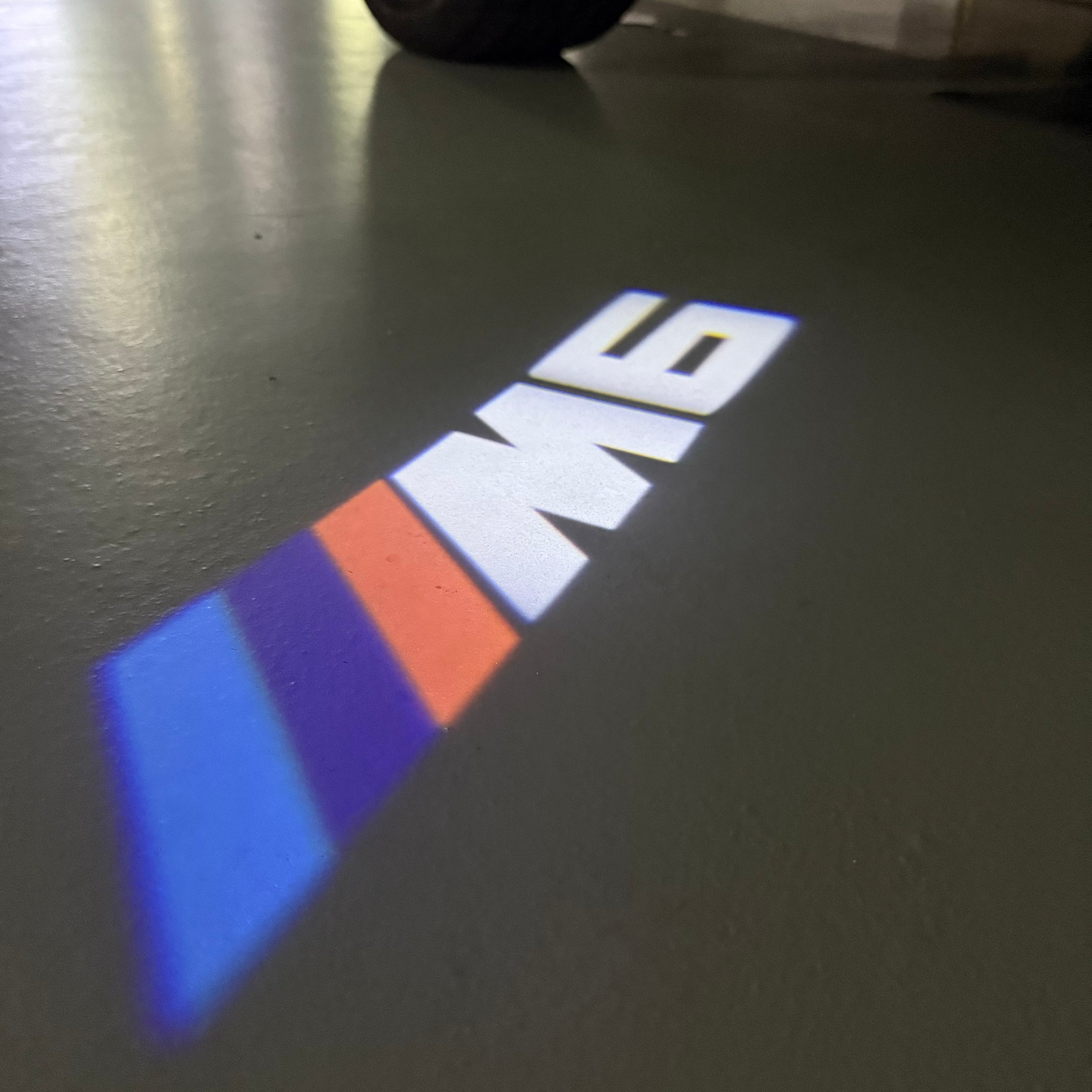 BMW M3 LOGO PROJECTOT LIGHTS Nr.24 (Menge 1 = 1 Sets/2 Türleuchten)