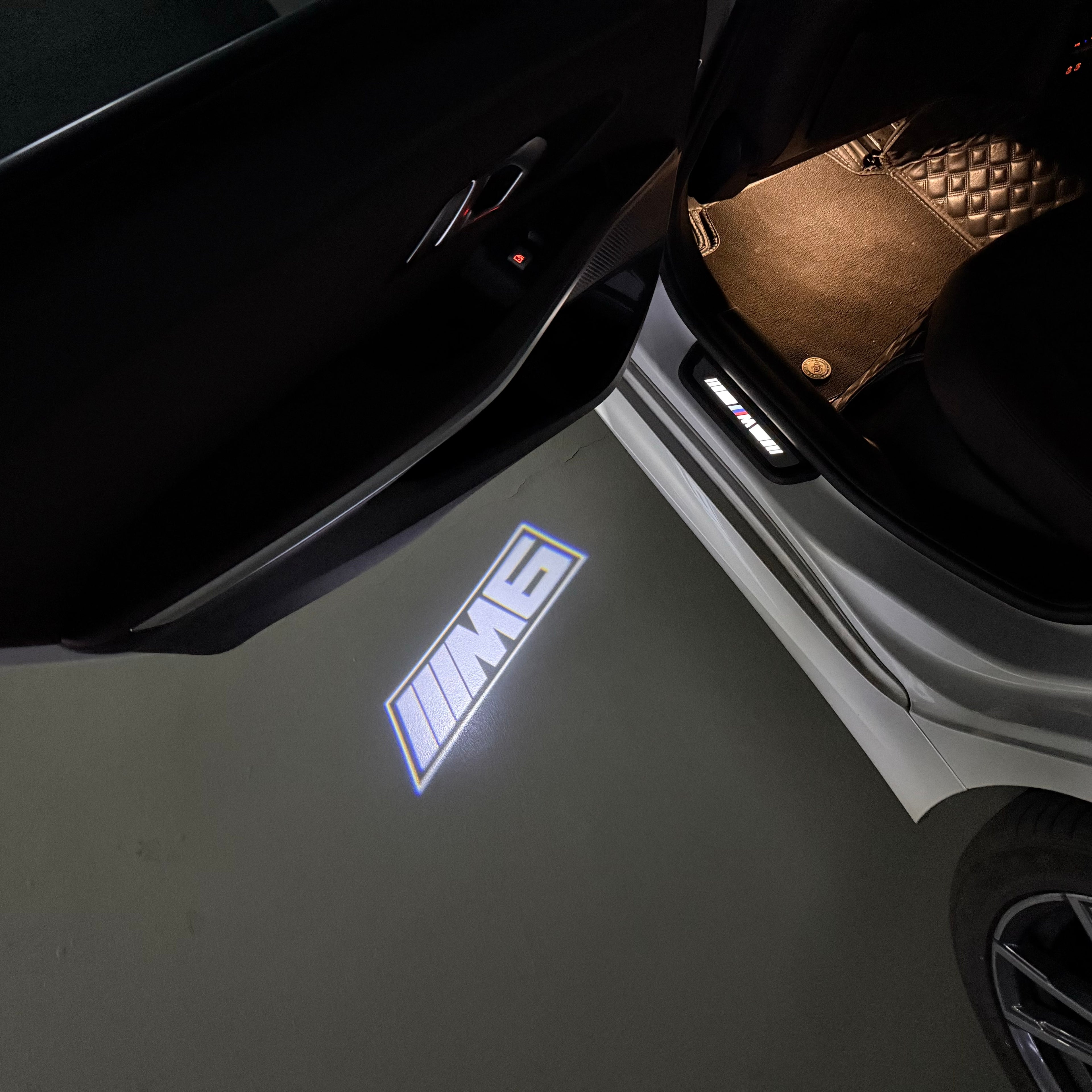 BMW M3 LOGO PROJECTOT LIGHTS Nr.24 (Menge 1 = 1 Sets/2 Türleuchten)