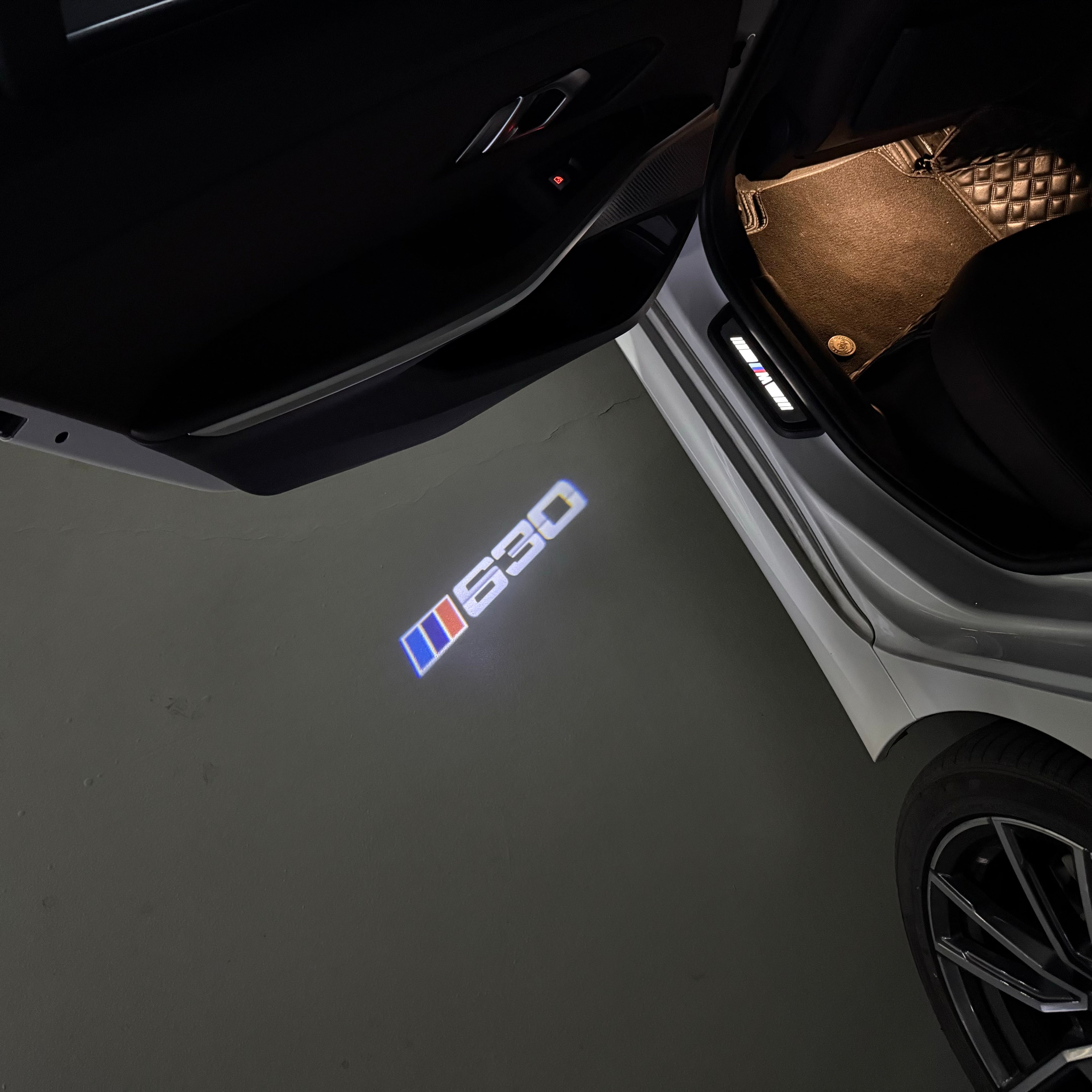 BMW M3 LOGO PROJECTOT LIGHTS Nr.24 (Menge 1 = 1 Sets/2 Türleuchten)
