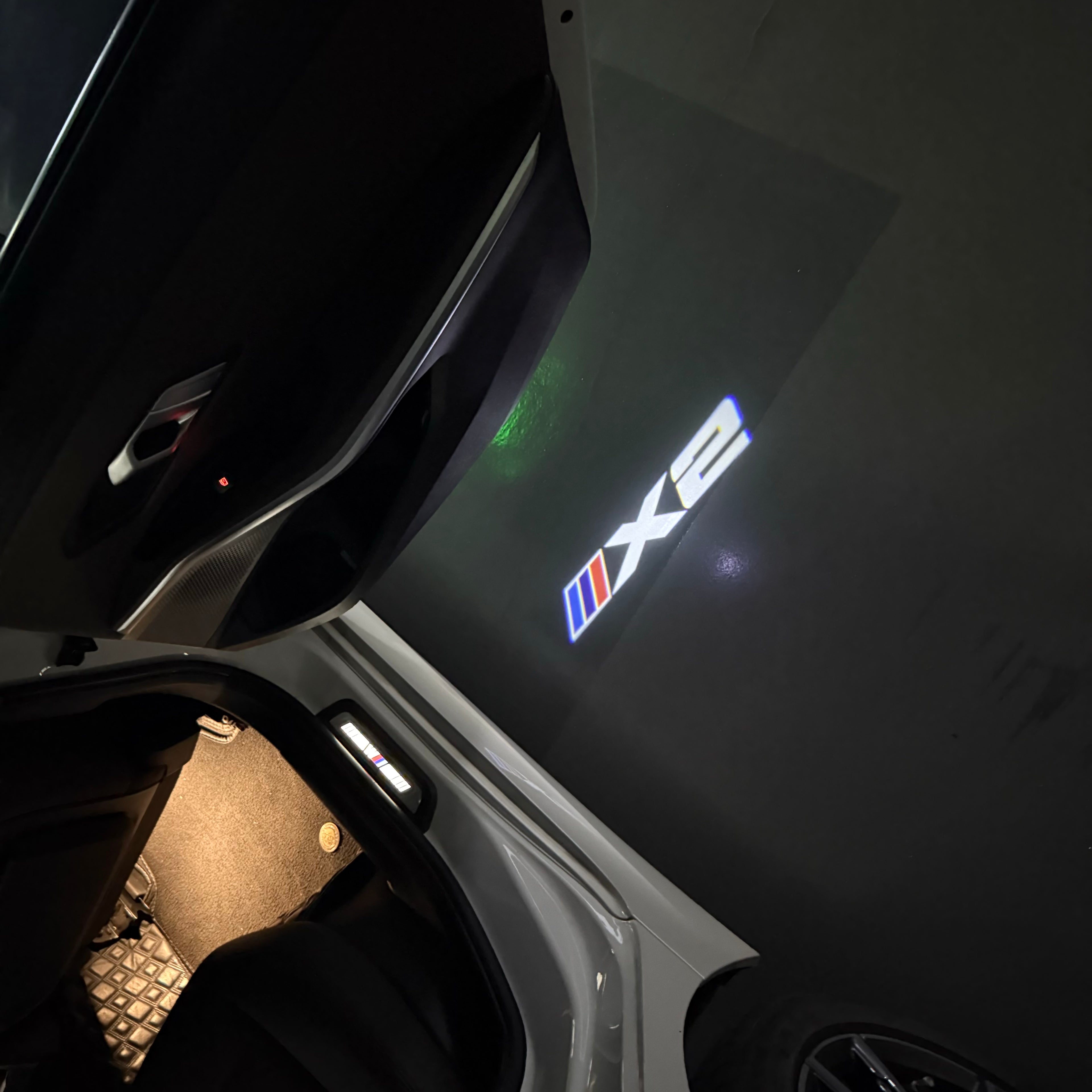 ÉCLAIRAGE DE PROJECTEUR BMW M3 LOGO Nr.24 (quantité 1 = 1 jeux / 2 feux de porte)