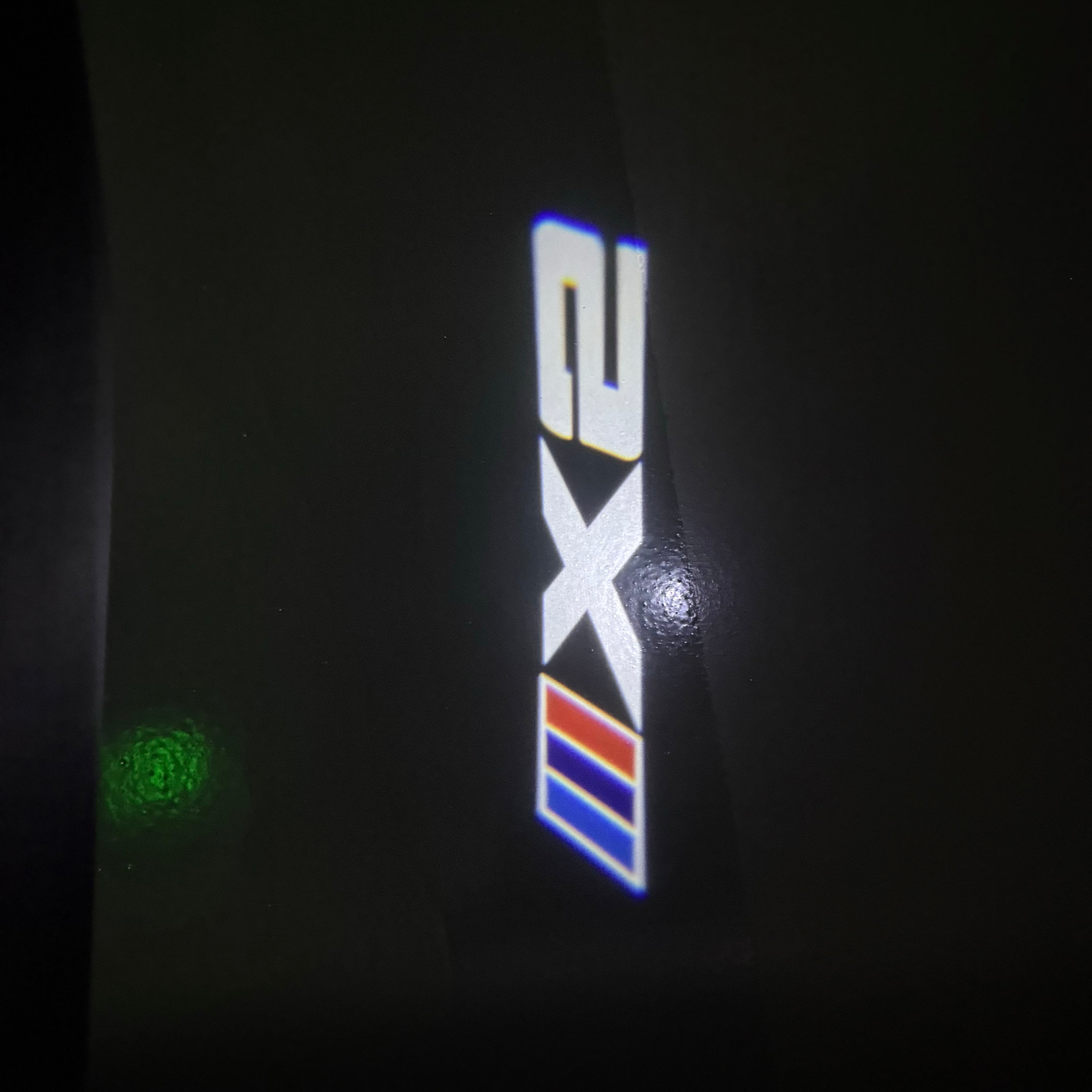ÉCLAIRAGE DE PROJECTEUR BMW M3 LOGO Nr.24 (quantité 1 = 1 jeux / 2 feux de porte)