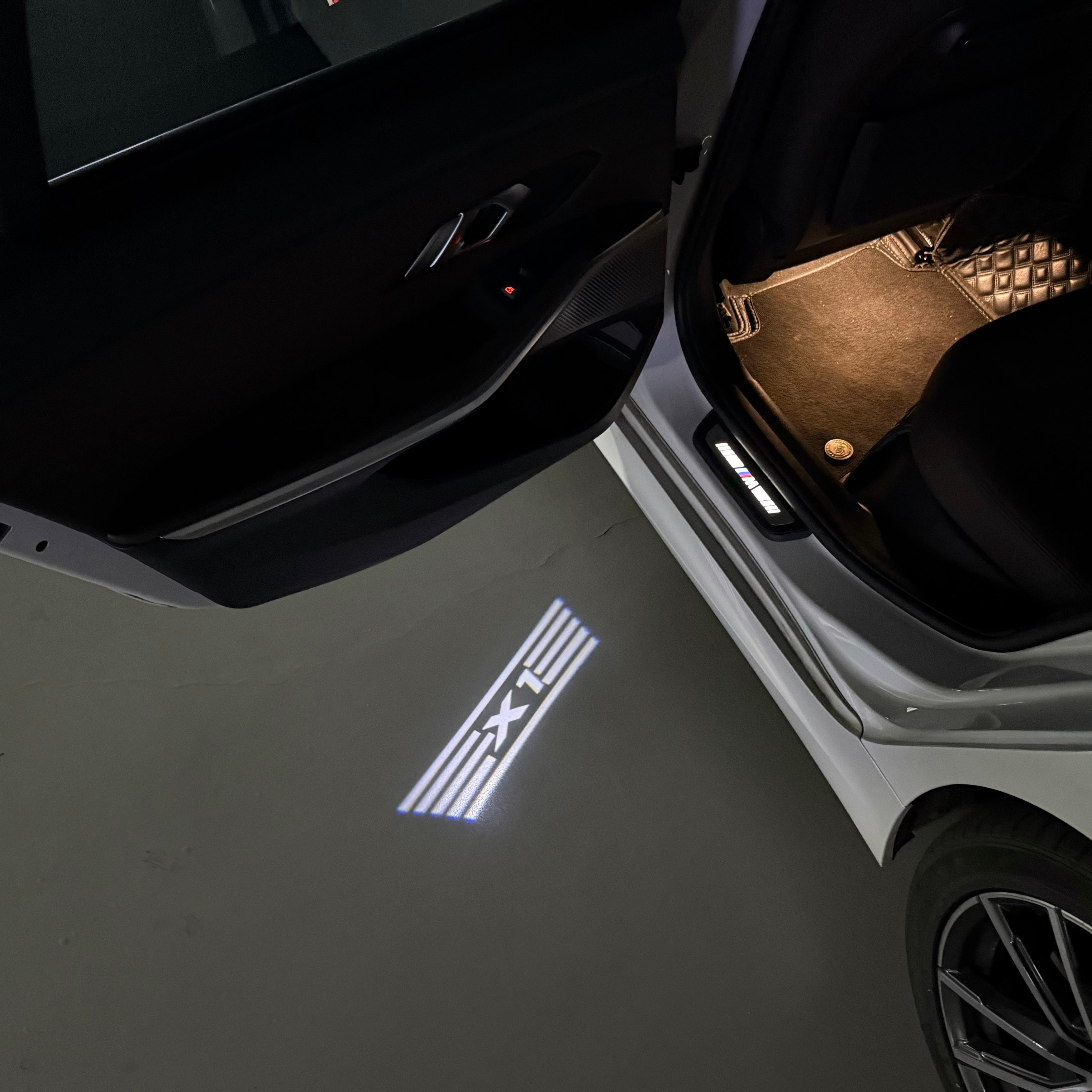 LUCES DE PROYECTOR DEL LOGOTIPO BMW M3 Nr.24 (cantidad 1 = 1 juegos / 2 luces de puerta)