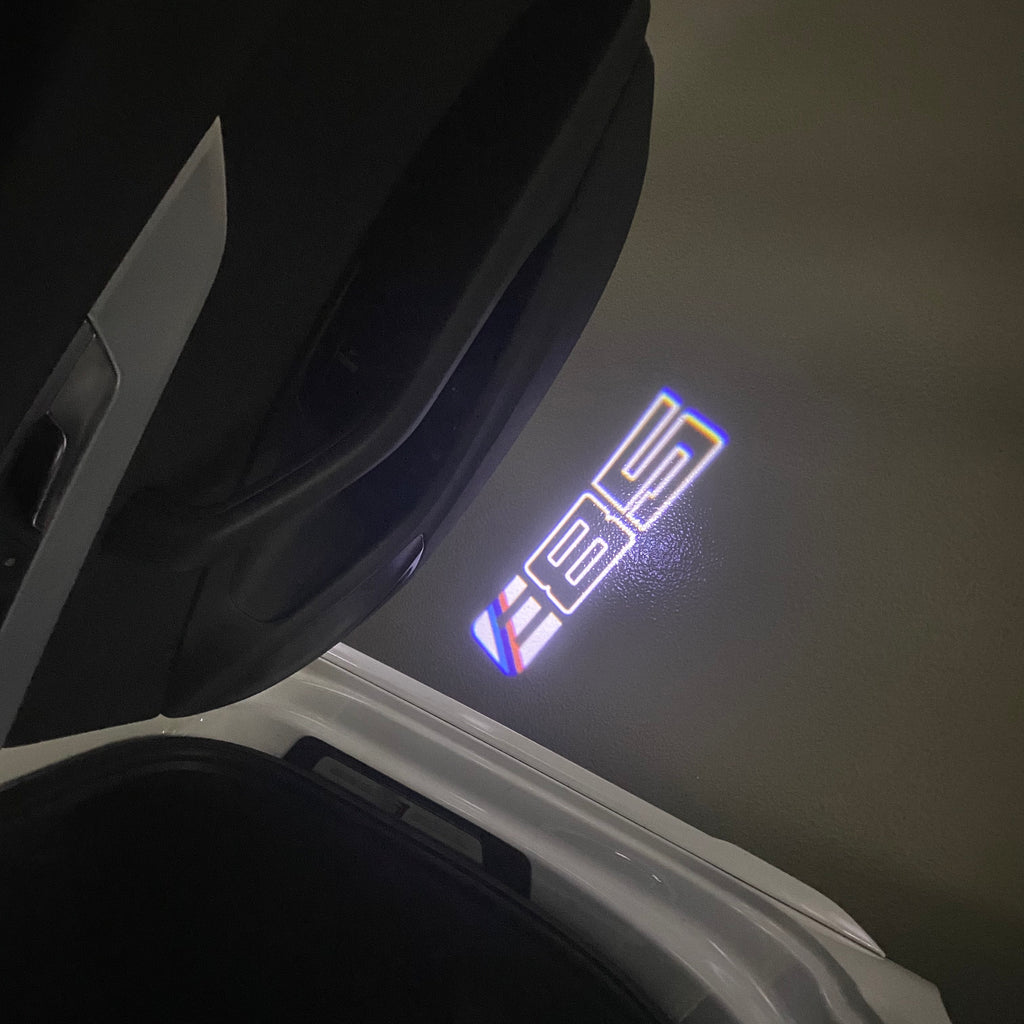 BMW M3 LOGO PROJECTOR LIGHTS Nr.24 (الكمية 1 = 1 مجموعة / 2 أضواء باب)