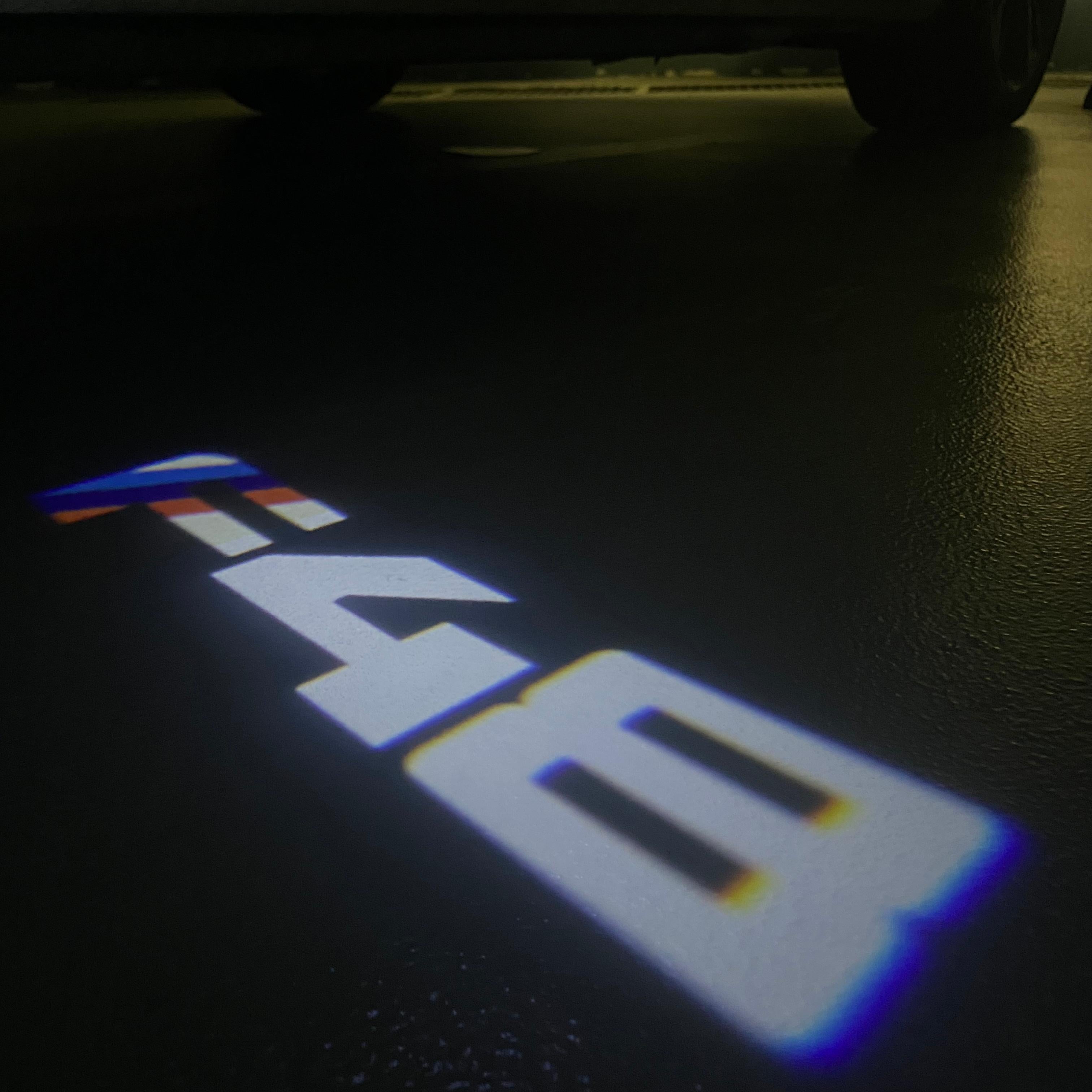 BMW M3 LOGO PROJECTOT LIGHTS Nr.24 (Menge 1 = 1 Sets/2 Türleuchten)