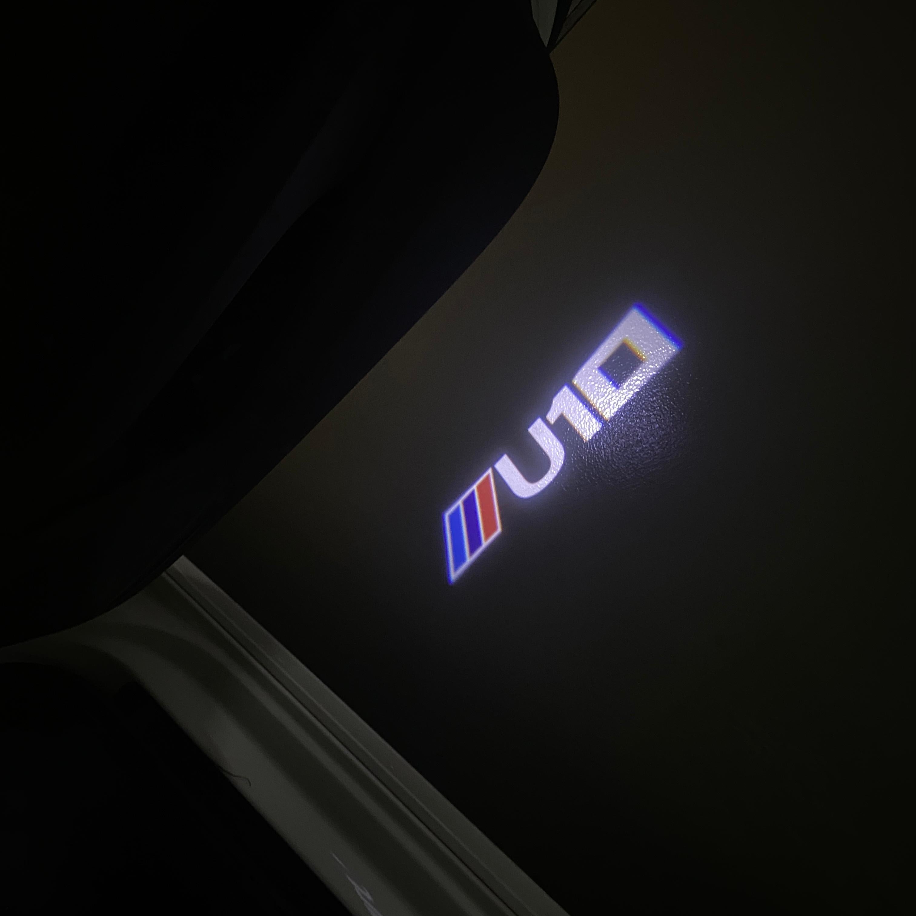 BMW M3 LOGO PROJECTOR LIGHTS Nr.24 (الكمية 1 = 1 مجموعة / 2 أضواء باب)
