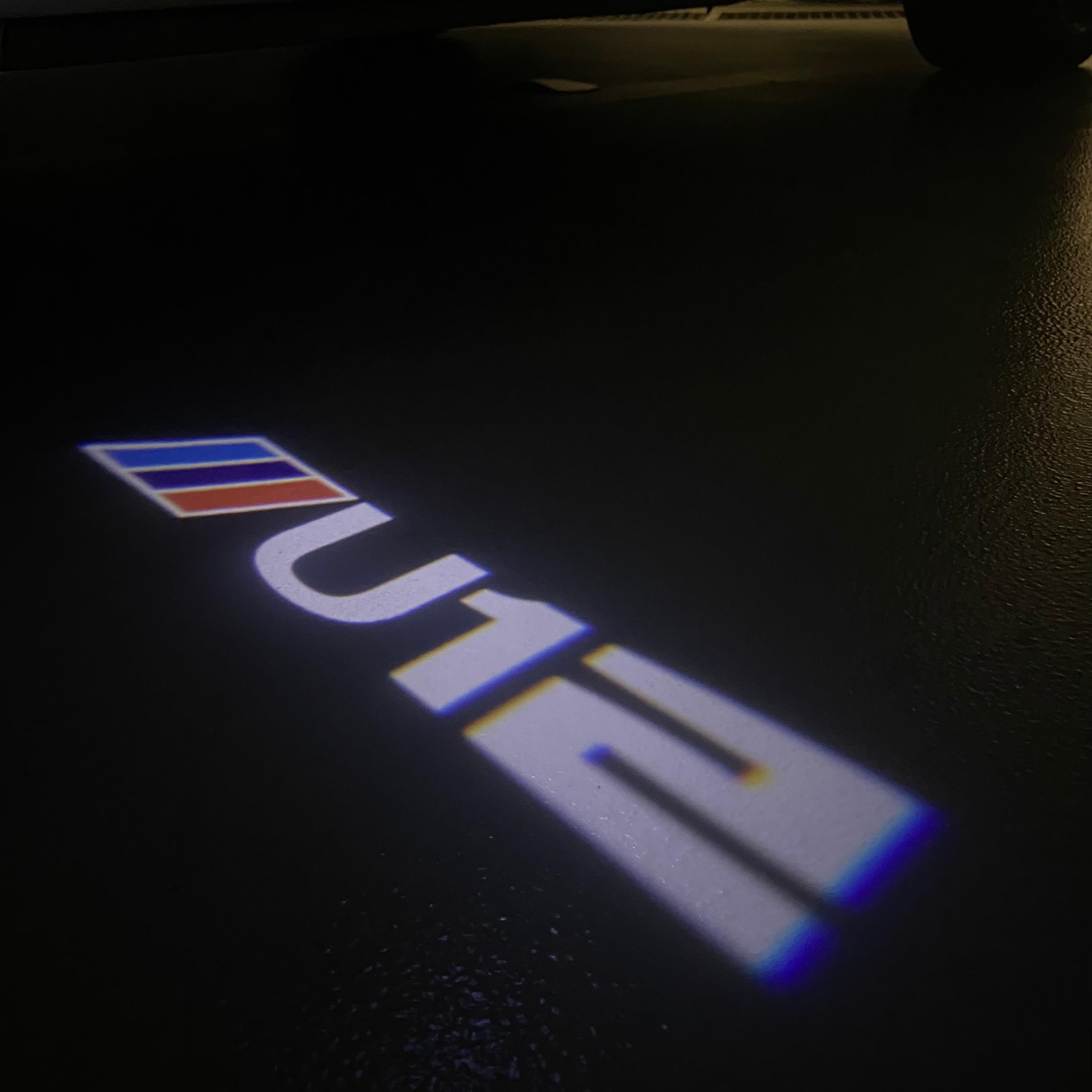 BMW M3 LOGO PROJECTOT LIGHTS Nr.24 (Menge 1 = 1 Sets/2 Türleuchten)