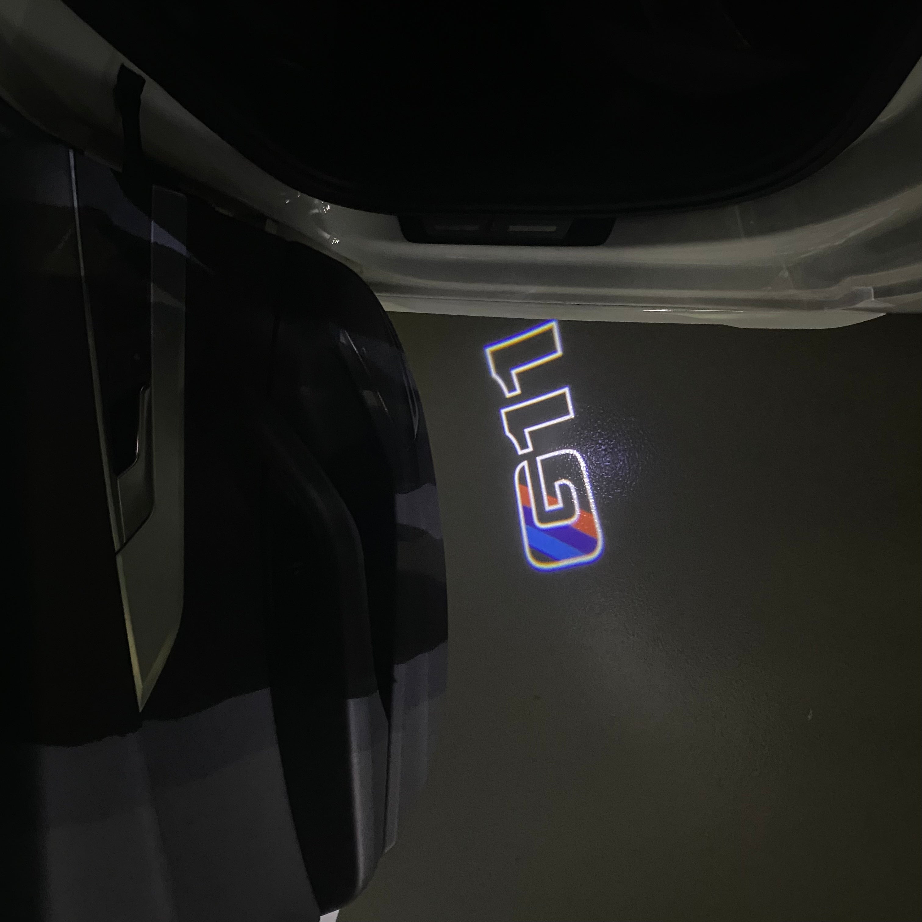 BMW  7 SERIES G11  LOGO PROJECTOT LIGHTS (quantity 1 = 1 sets/2 door lights) Nr.6024q181