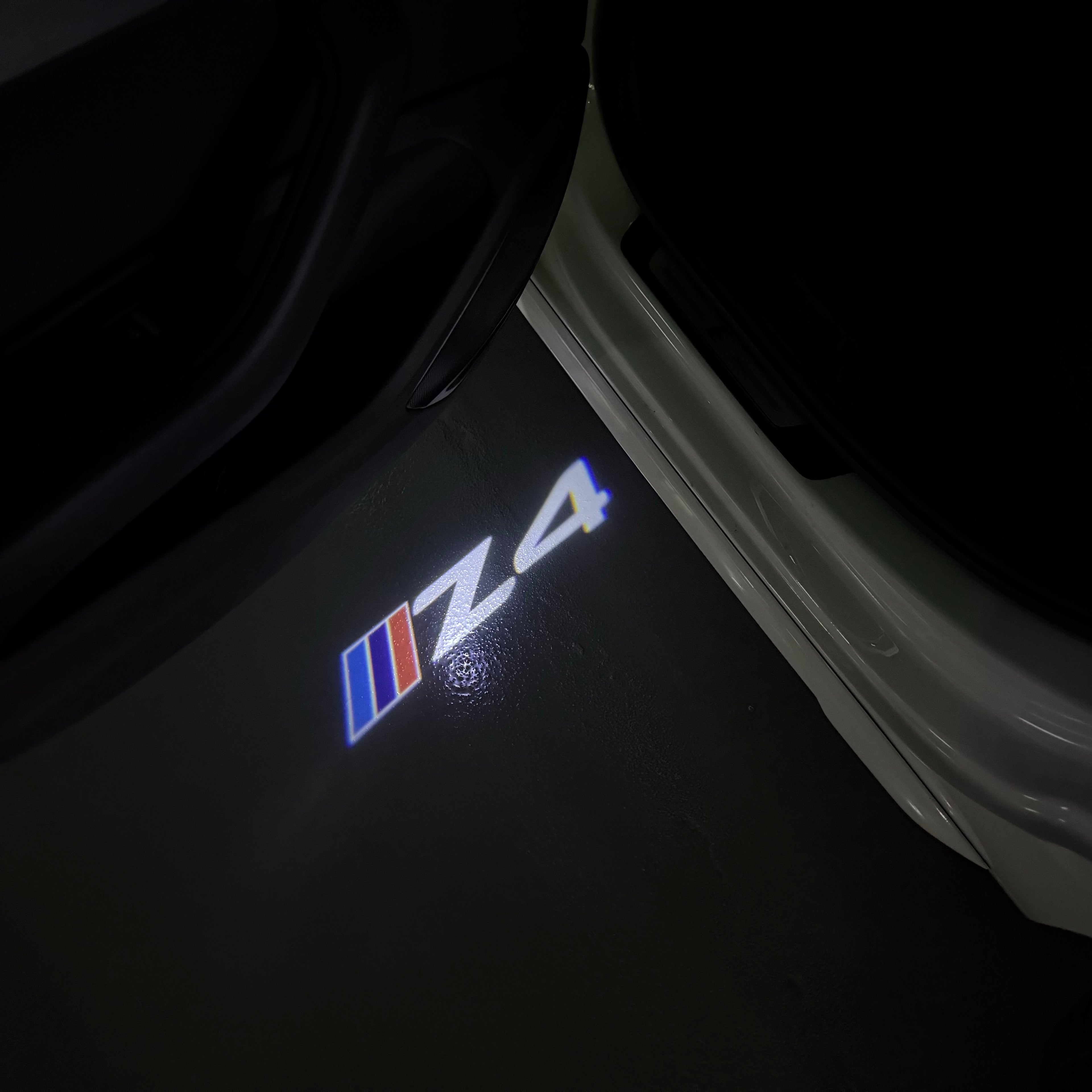 BMW M3 LOGO PROJECTOT LIGHTS Nr.24 (Menge 1 = 1 Sets/2 Türleuchten)