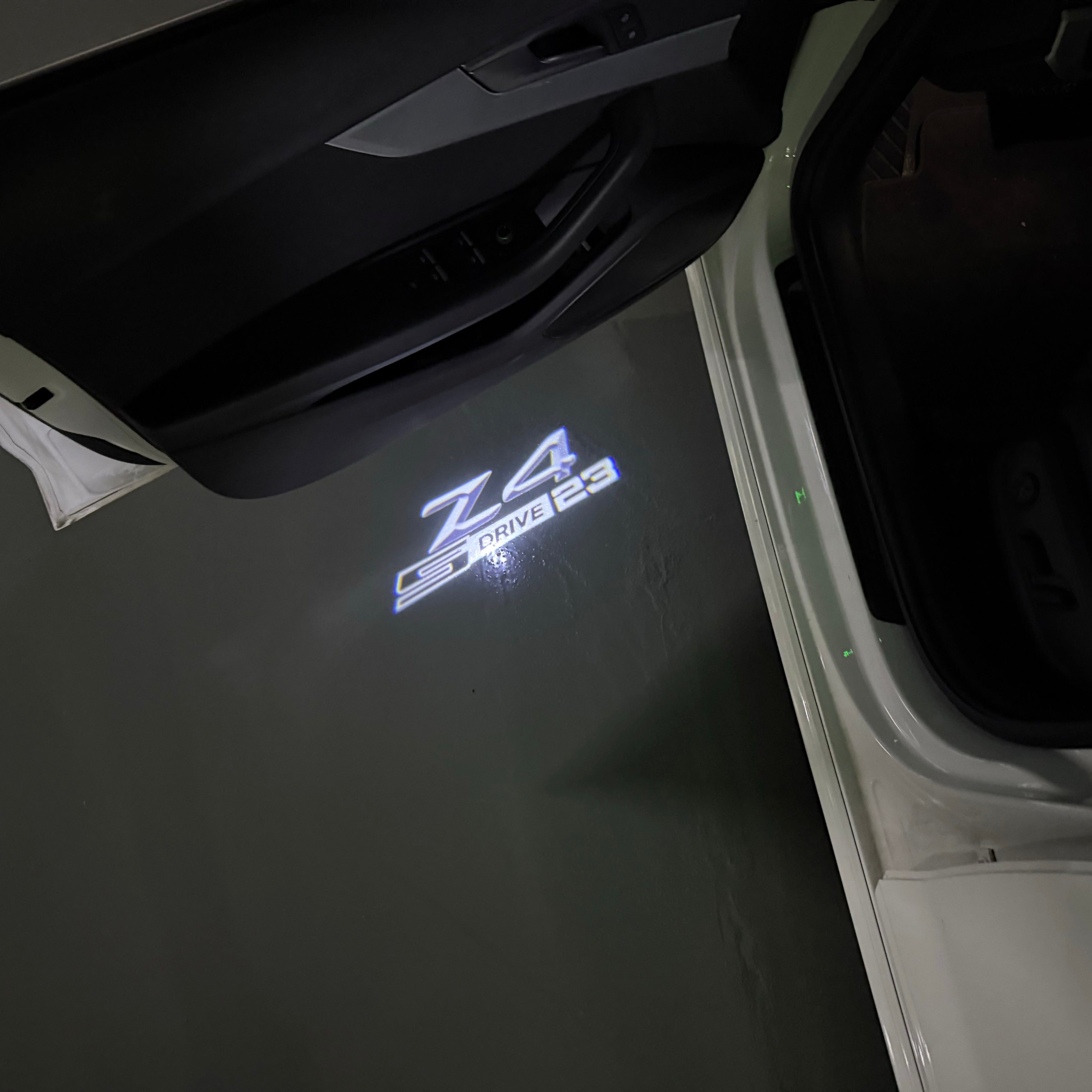 BMW M3 LOGO PROJECTOT LIGHTS Nr.24 (Menge 1 = 1 Sets/2 Türleuchten)