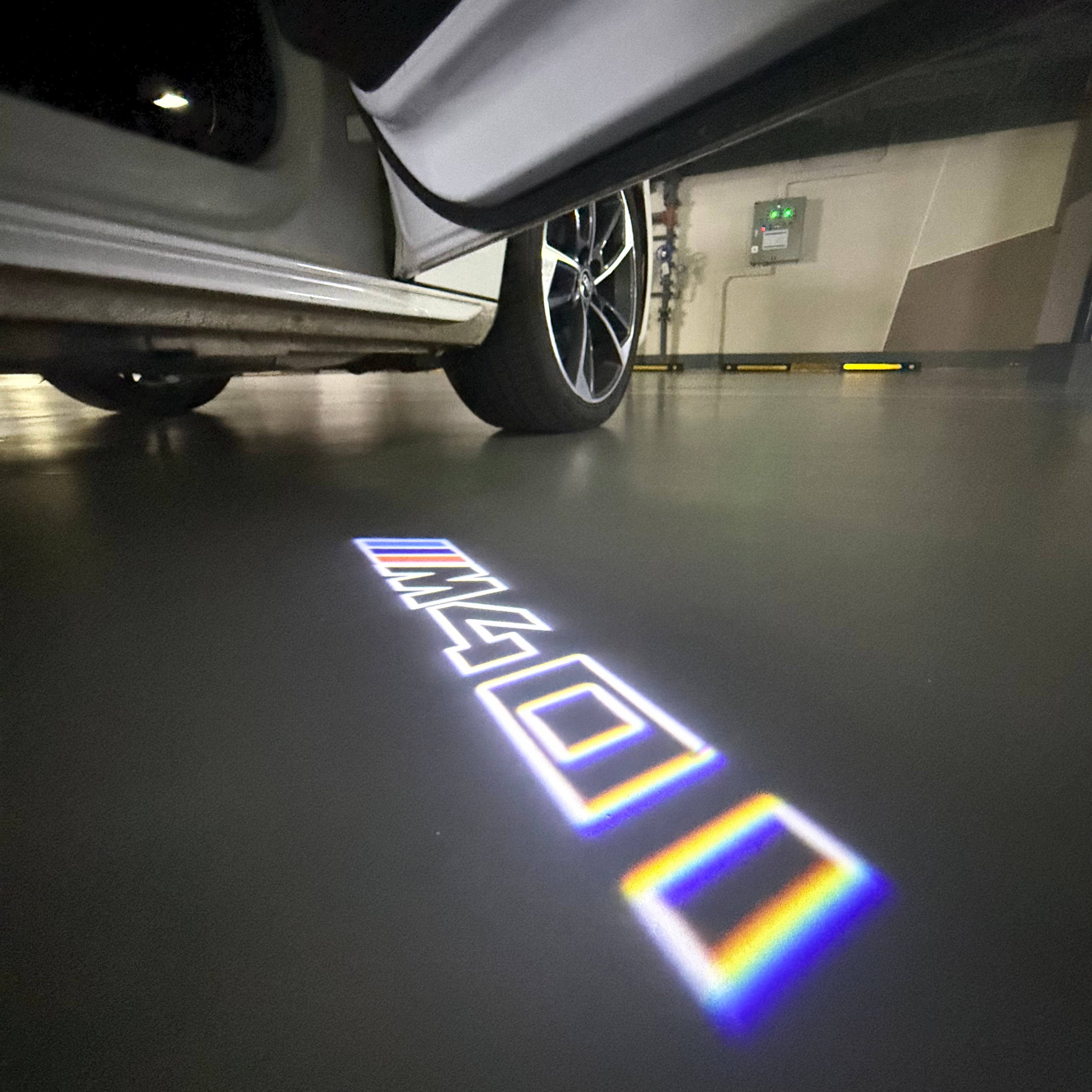 BMW M3 LOGO PROJECTOT LIGHTS Nr.24 (Menge 1 = 1 Sets/2 Türleuchten)