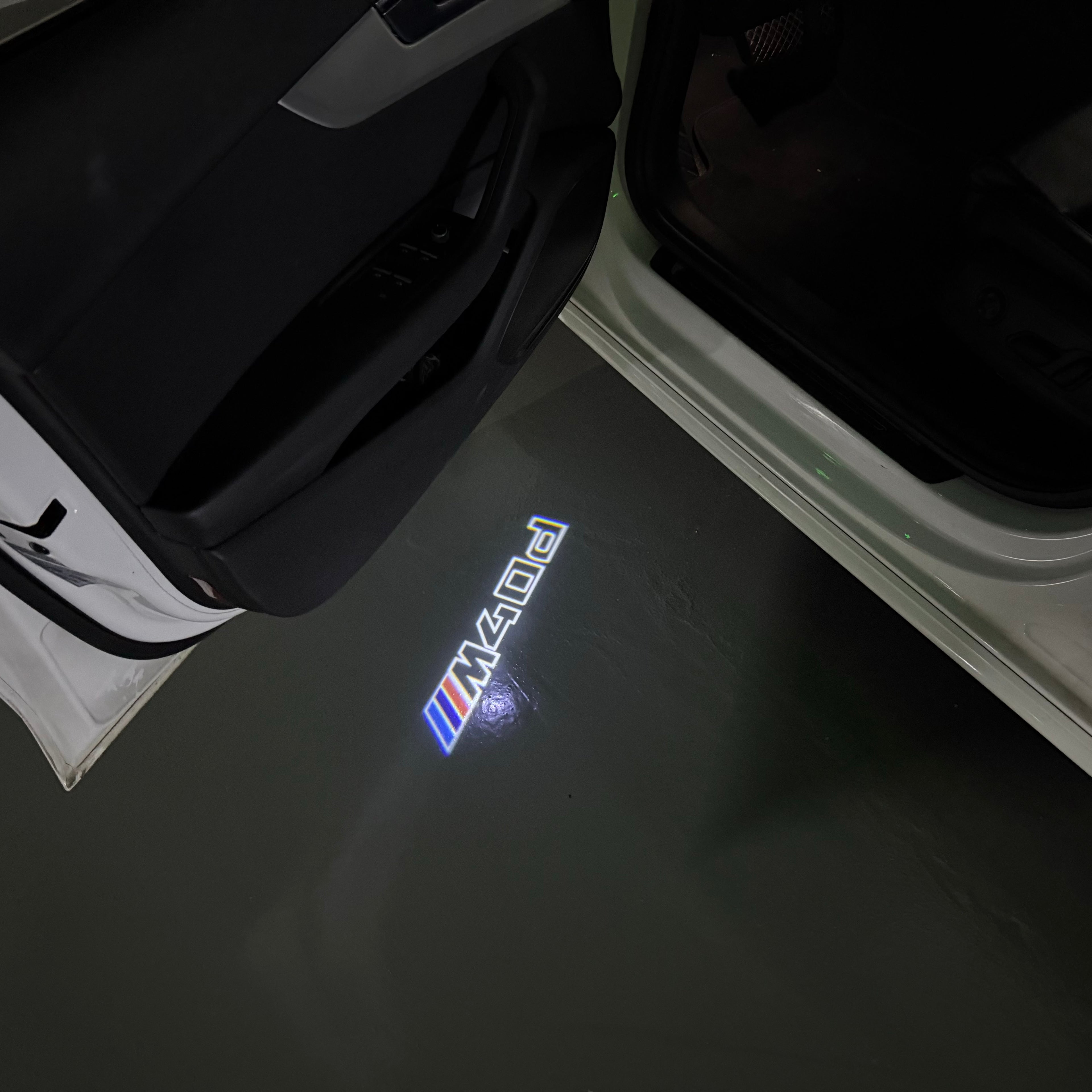 BMW Z4 M40 d LOGO PROJECTOT LIGHTS (quantity 1 = 1 sets/2 door lights) Nr.6024t03