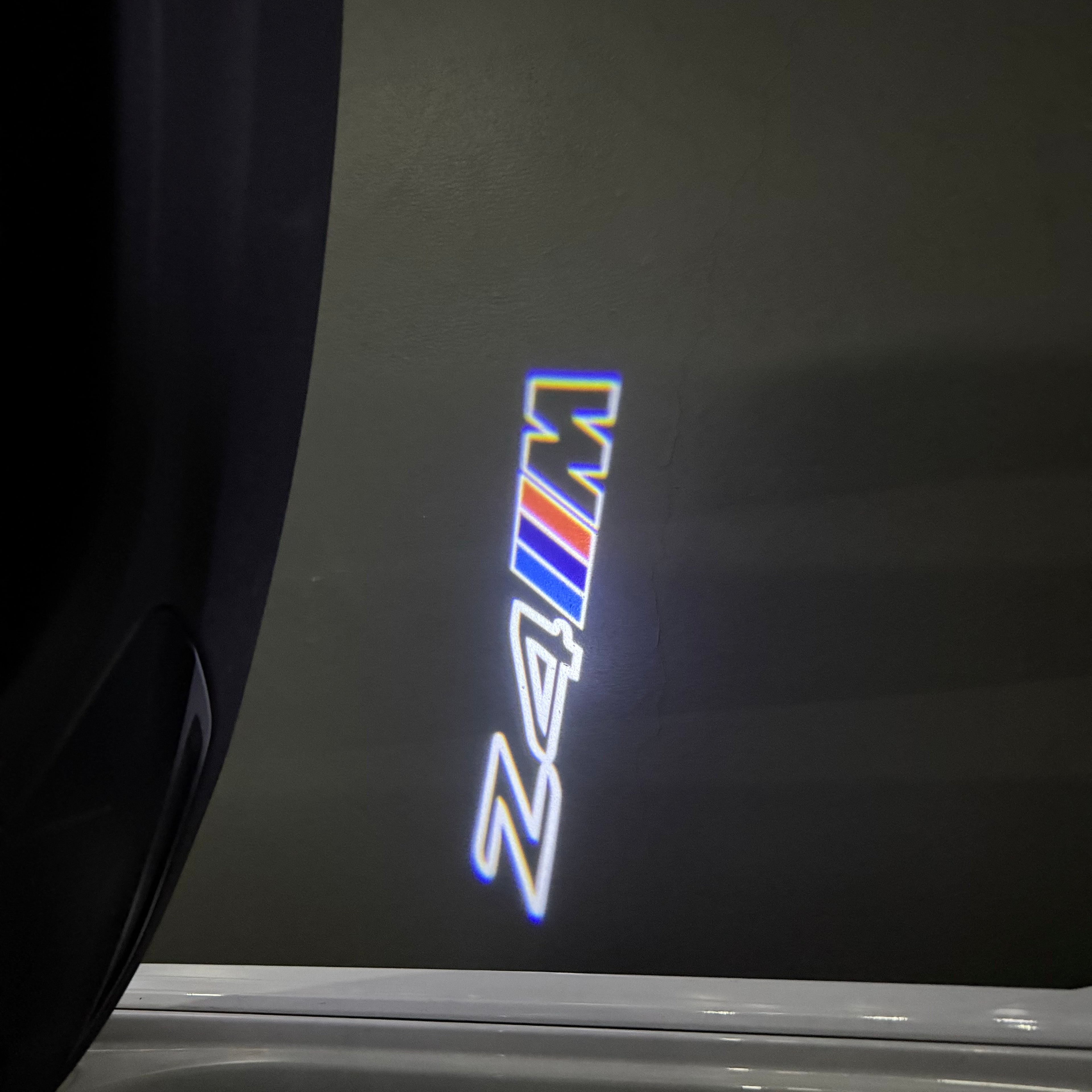BMW M3 LOGO PROJECTOT LIGHTS Nr.24 (Menge 1 = 1 Sets/2 Türleuchten)