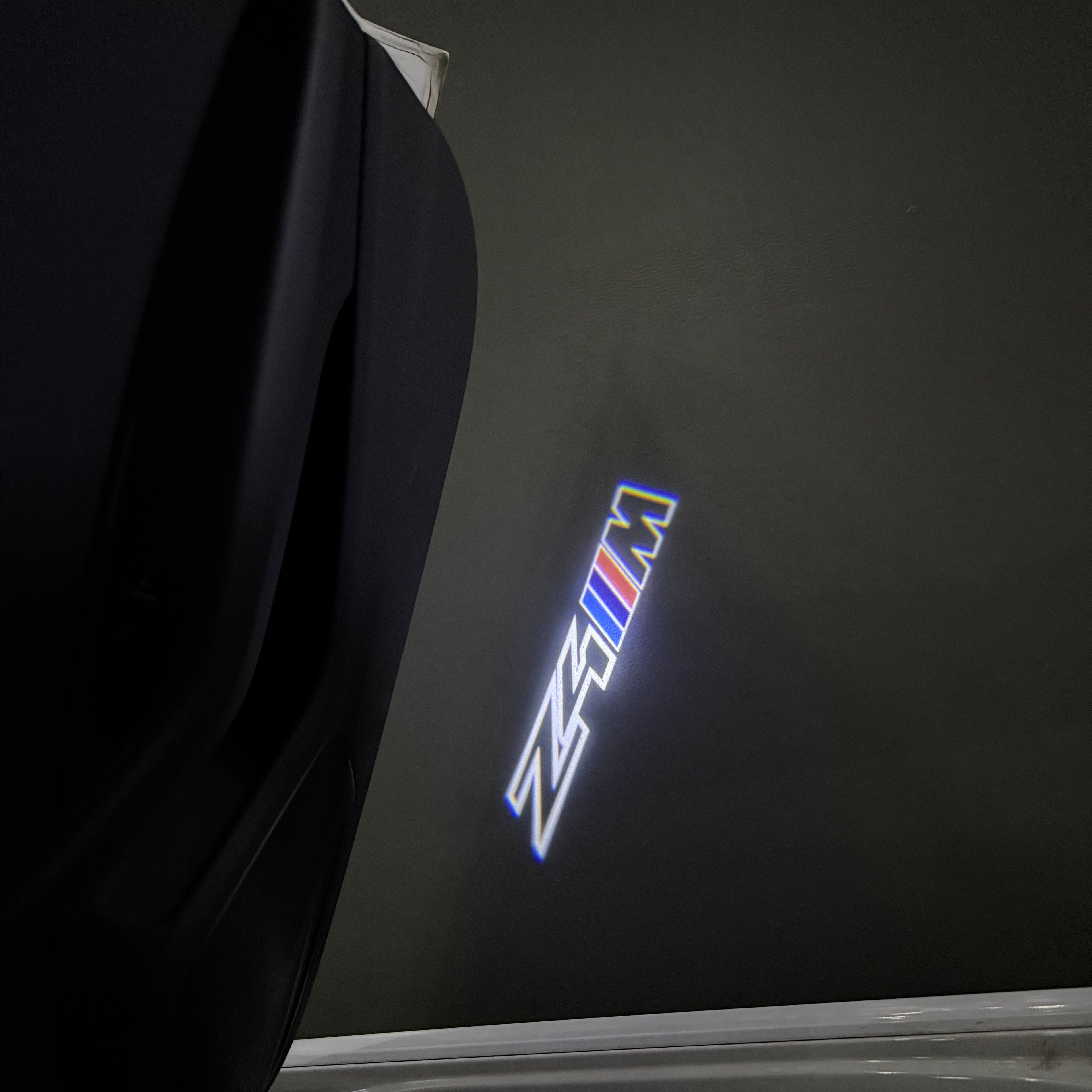 BMW M3 LOGO PROJECTOT LIGHTS Nr.24 (Menge 1 = 1 Sets/2 Türleuchten)