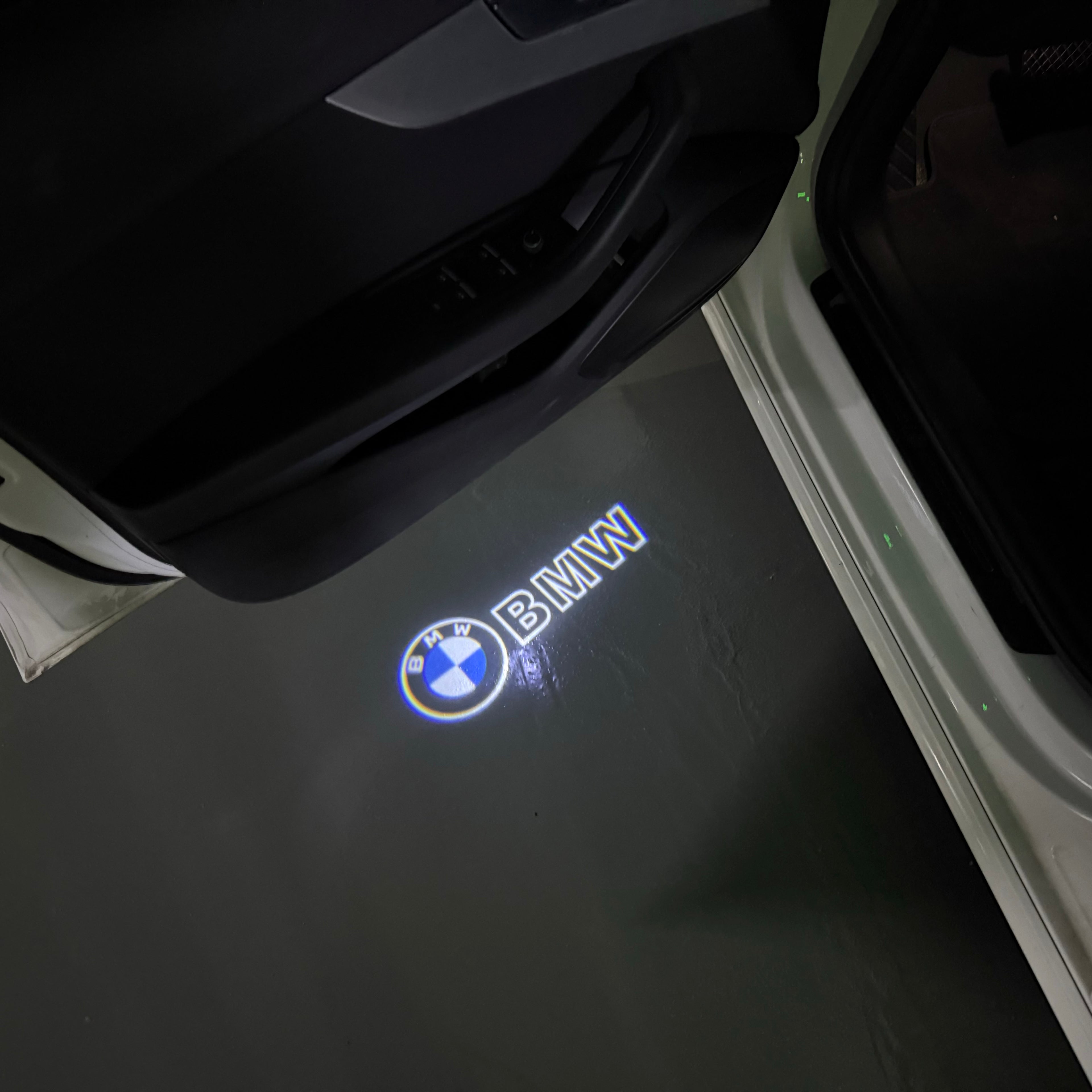 BMW LOGO PROJECTOT LIGHTS Nr.01 (quantità 1 = 1 set/2 luci porta)