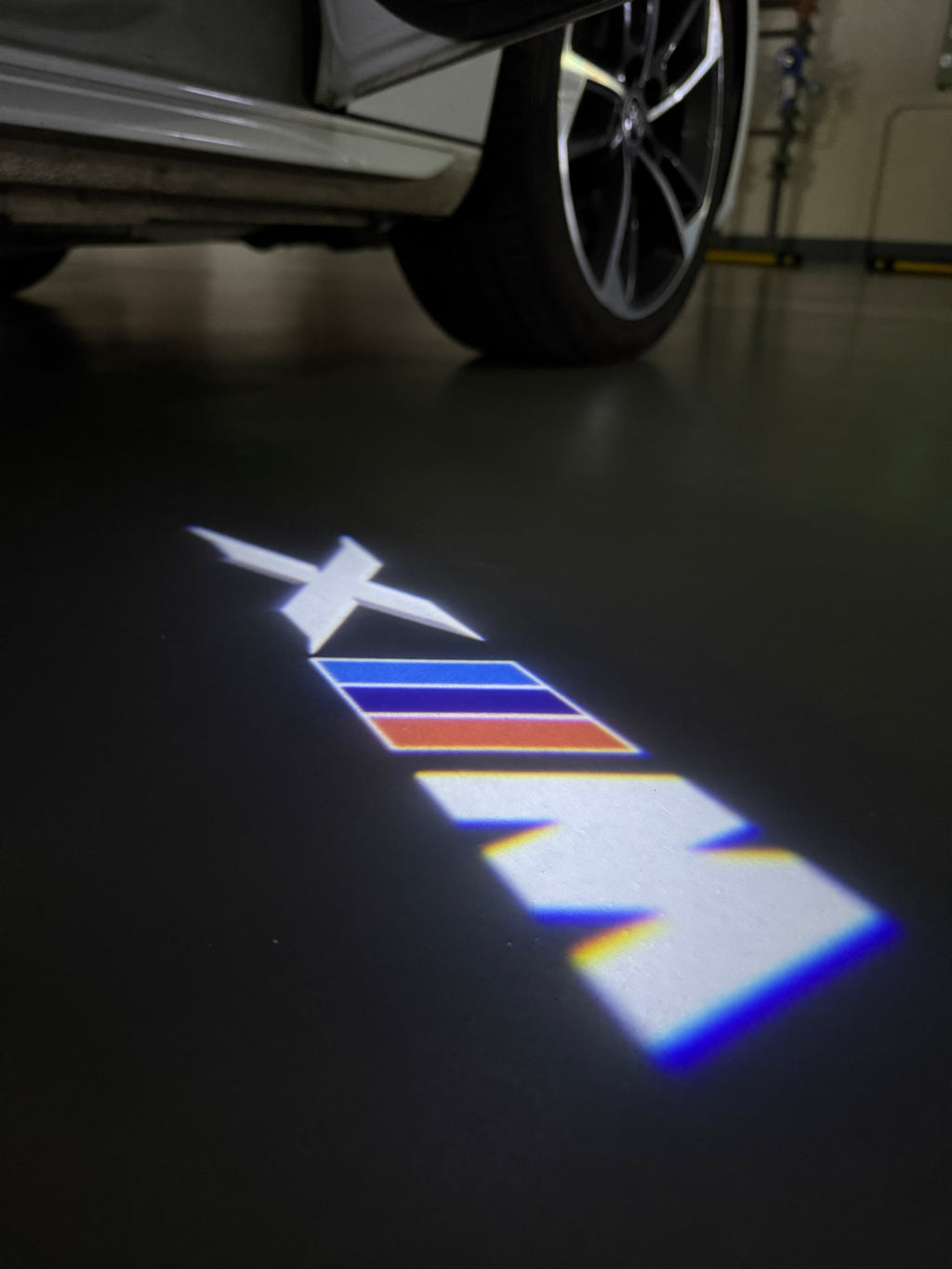 BMW XM    LOGO PROJECTOT LIGHTS (quantity 1 = 1 sets/2 door lights) Nr.6024q0t0122