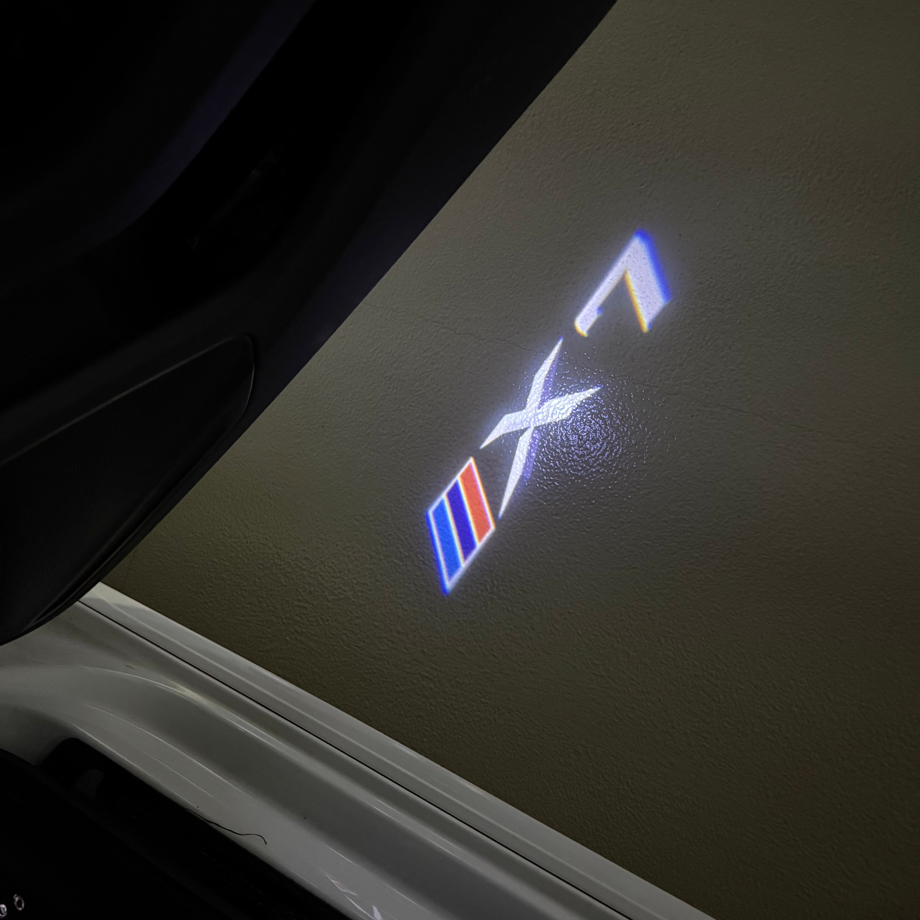 ÉCLAIRAGE DE PROJECTEUR BMW M3 LOGO Nr.24 (quantité 1 = 1 jeux / 2 feux de porte)