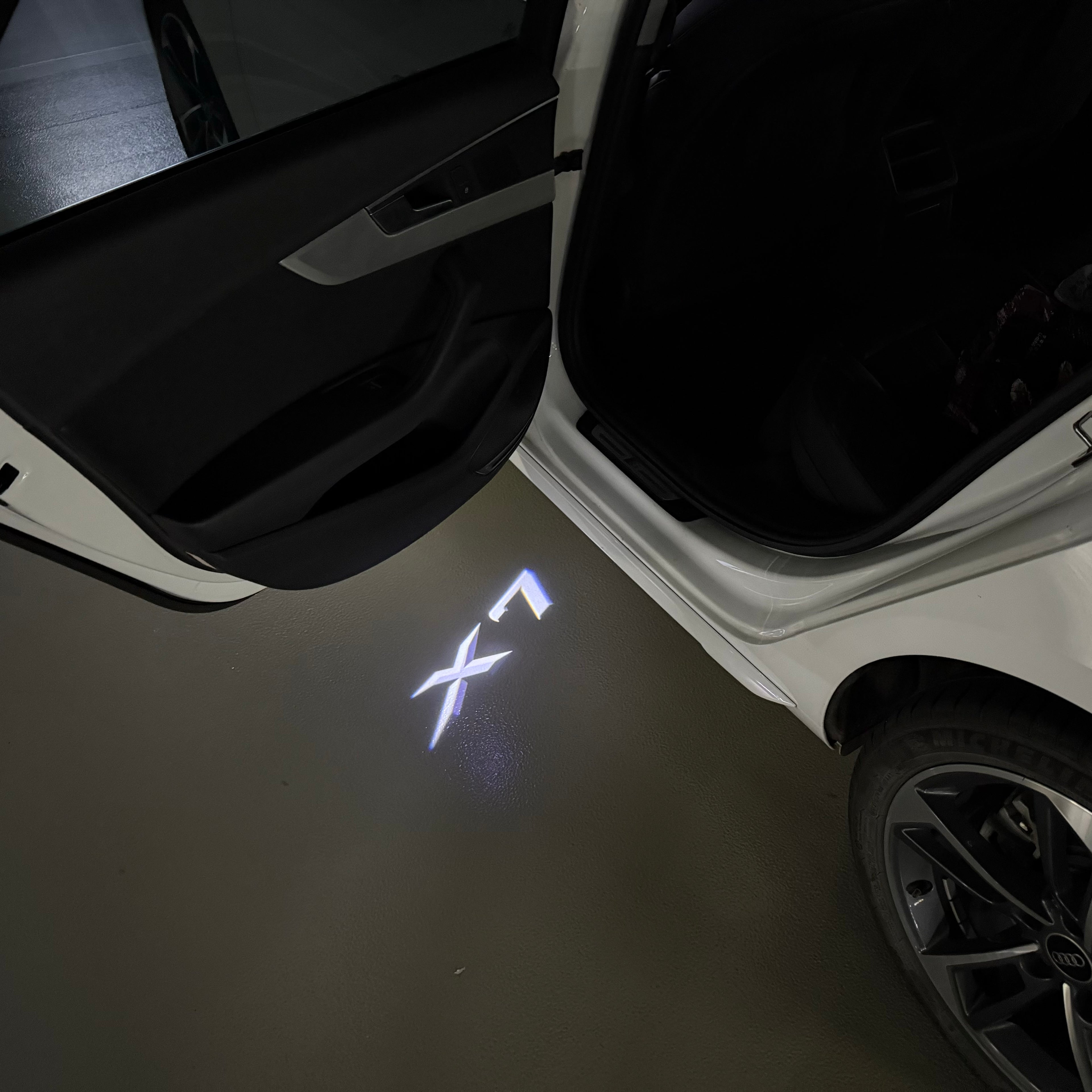 BMW M3 LOGO PROJECTOT LIGHTS Nr.24 (quantità 1 = 1 set/2 luci porta)