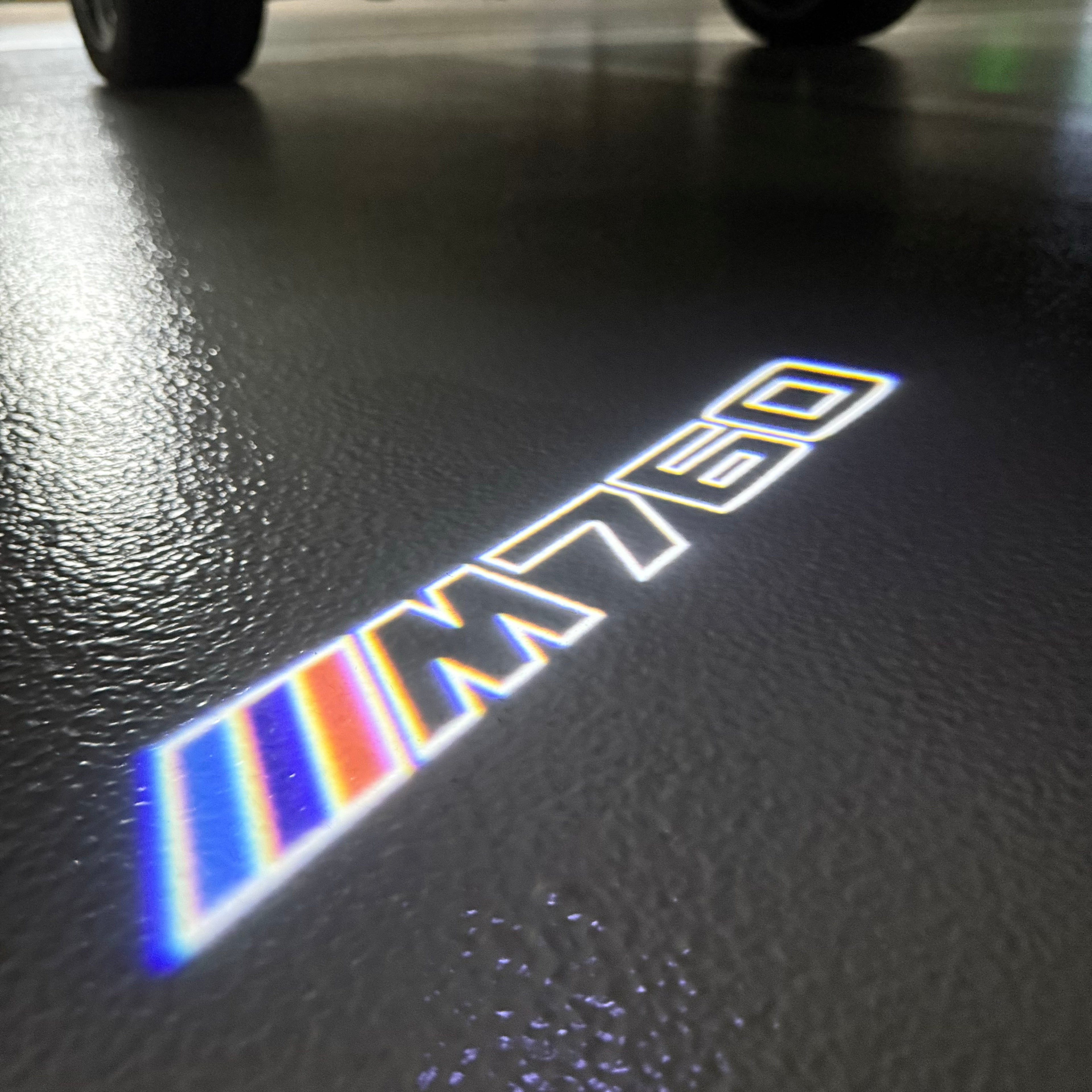 BMW M3 LOGO PROJECTOT LIGHTS Nr.24 (Menge 1 = 1 Sets/2 Türleuchten)