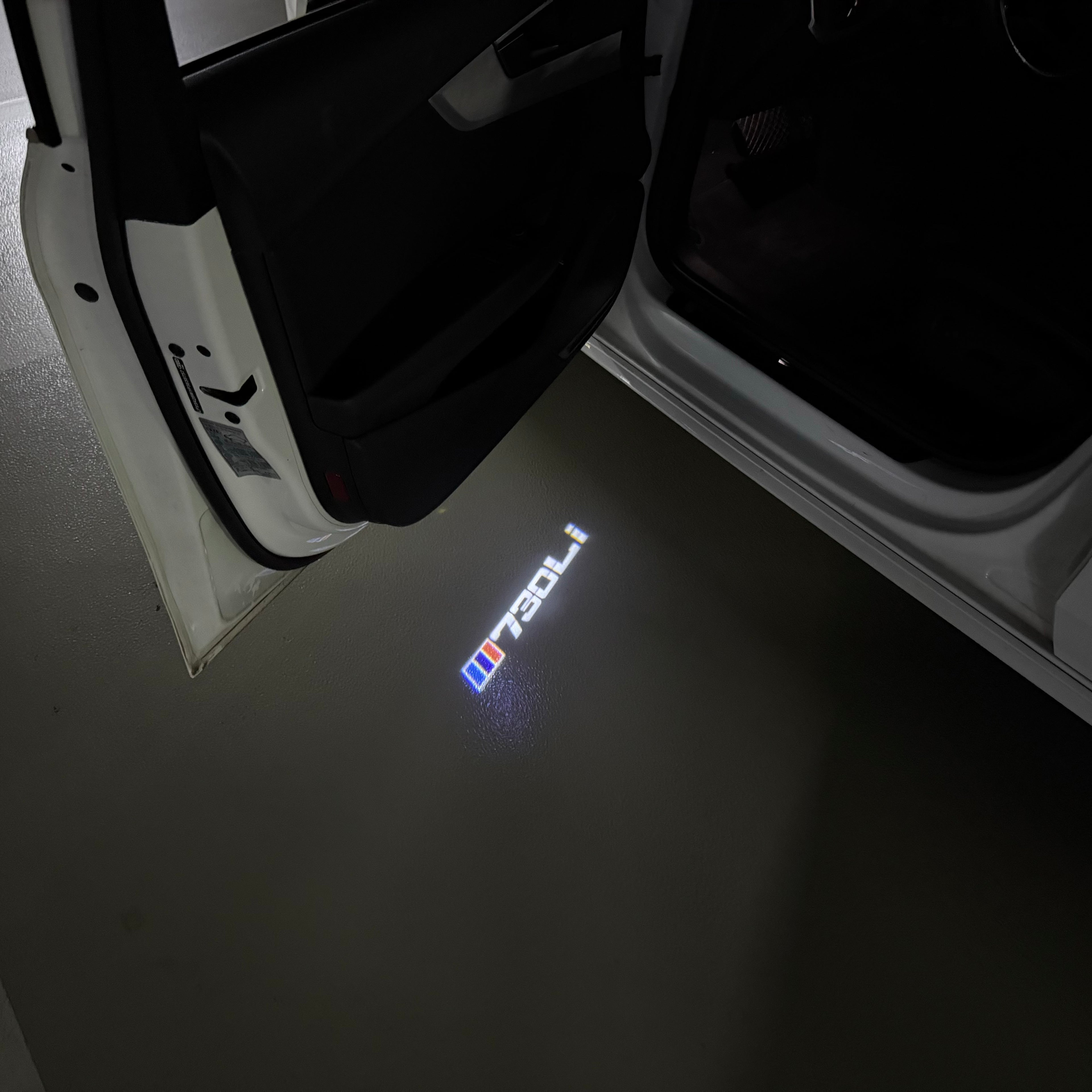 BMW M3 LOGO PROJECTOT LIGHTS Nr.24 (Menge 1 = 1 Sets/2 Türleuchten)