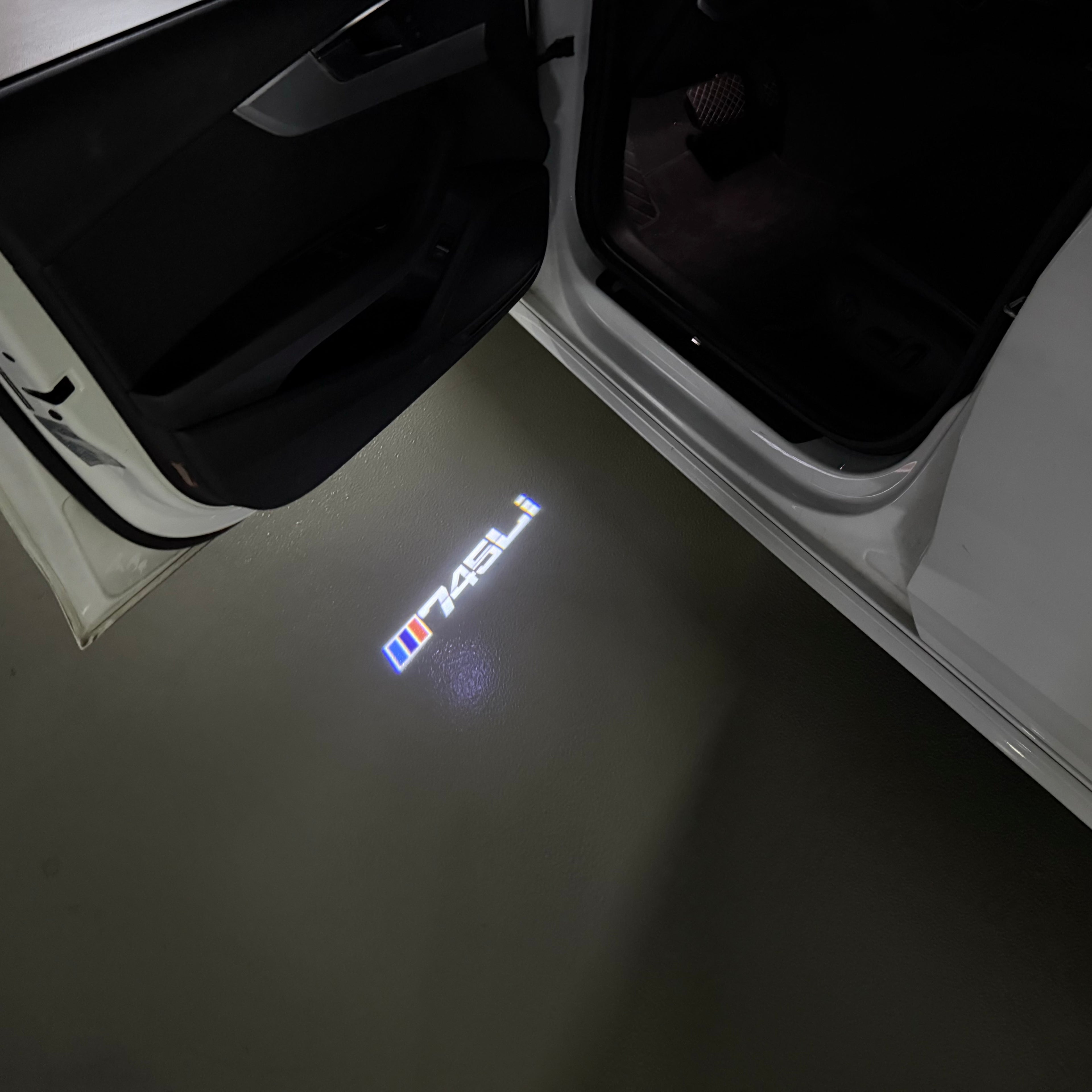 BMW M3 LOGO PROJECTOT LIGHTS Nr.24 (Menge 1 = 1 Sets/2 Türleuchten)