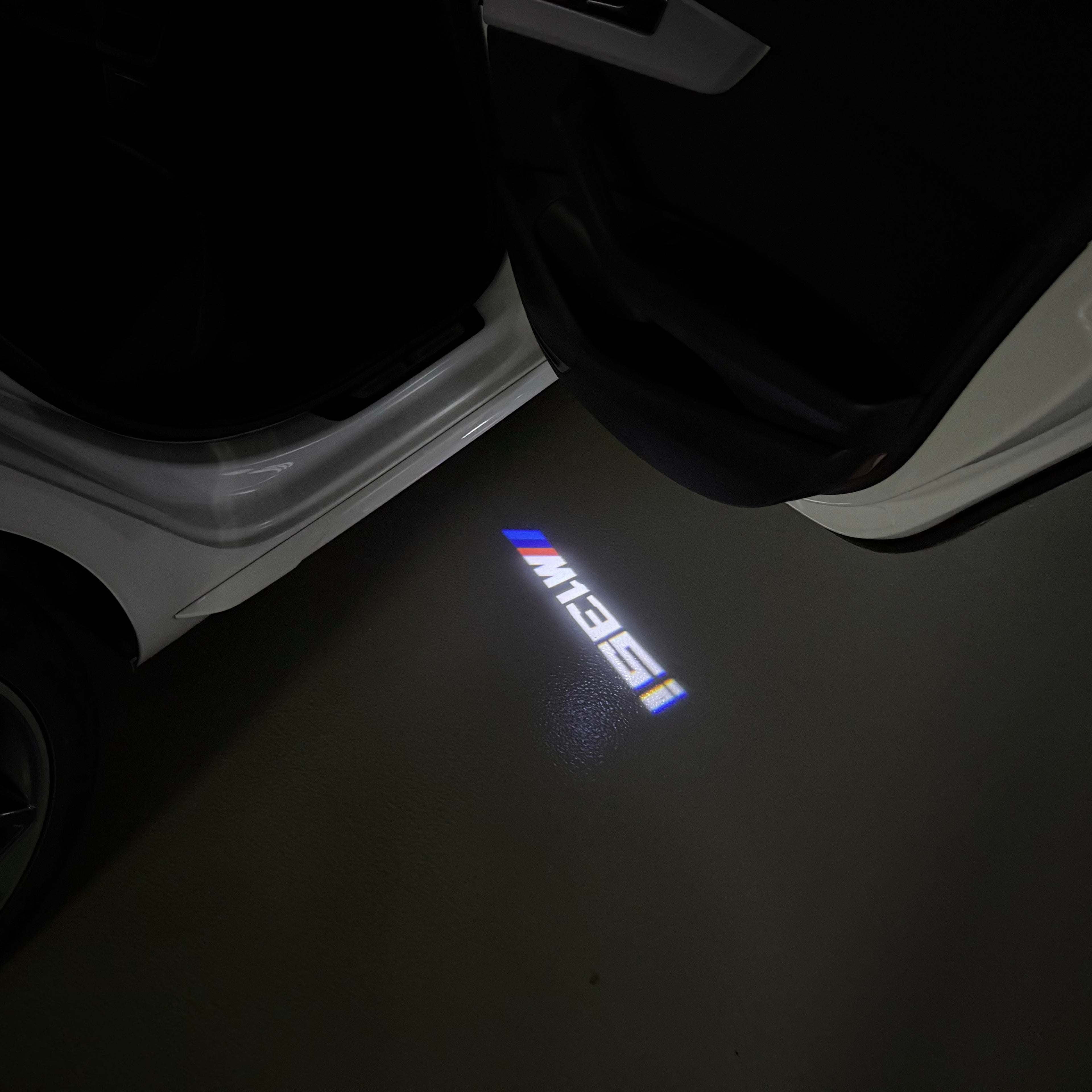 BMW M3 LOGO PROJECTOT LIGHTS Nr.24 (quantità 1 = 1 set/2 luci porta)