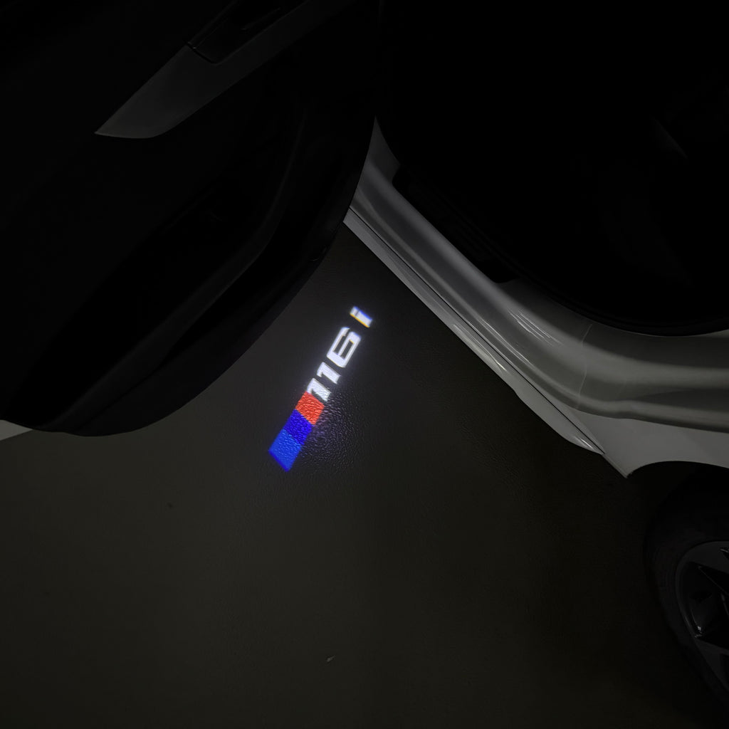BMW M3 LOGO PROJECTOR LIGHTS Nr.24 (الكمية 1 = 1 مجموعة / 2 أضواء باب)