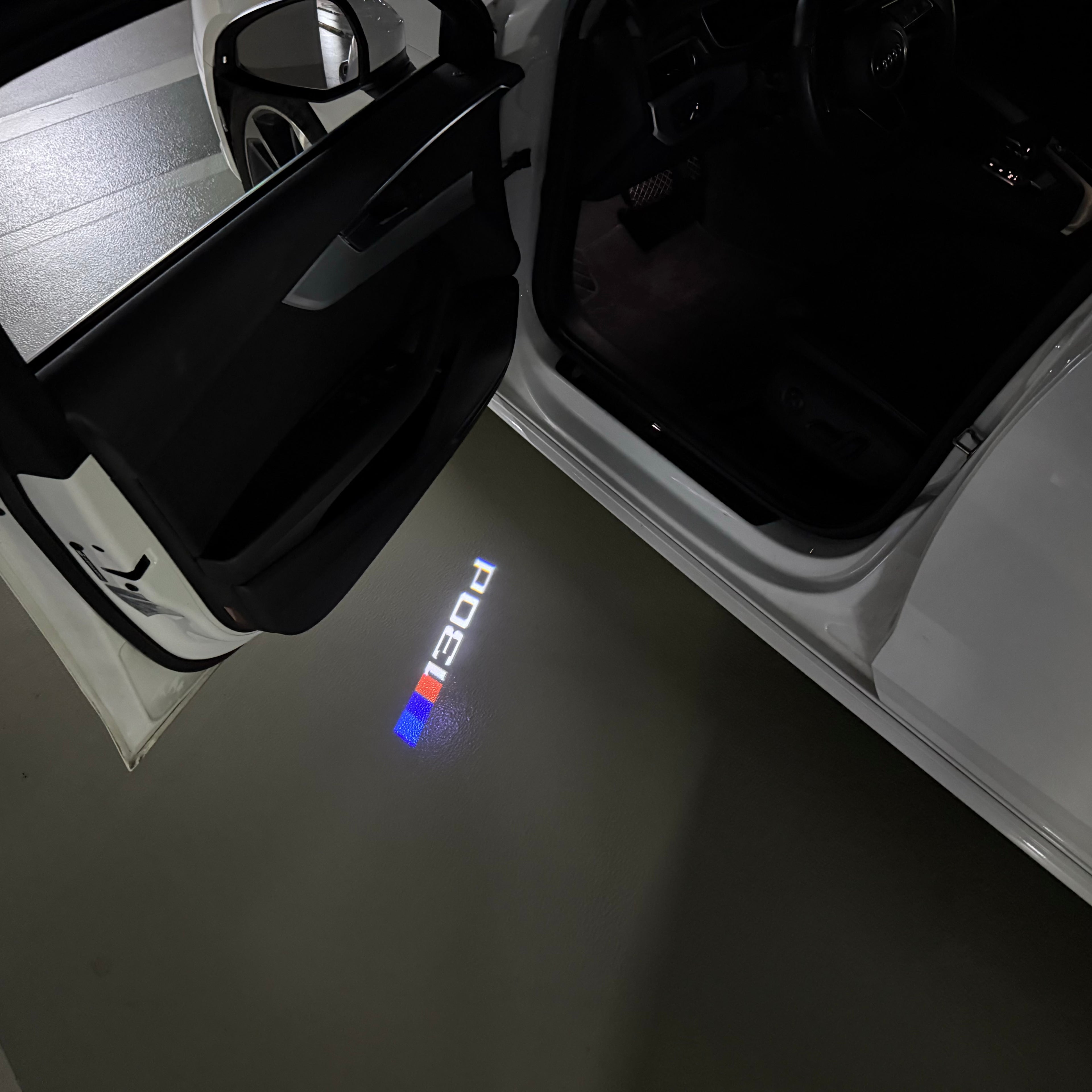 BMW 1 SERIES  130    LOGO PROJECTOT LIGHTS (quantity 1 = 1 sets/2 door lights) Nr.6024t14