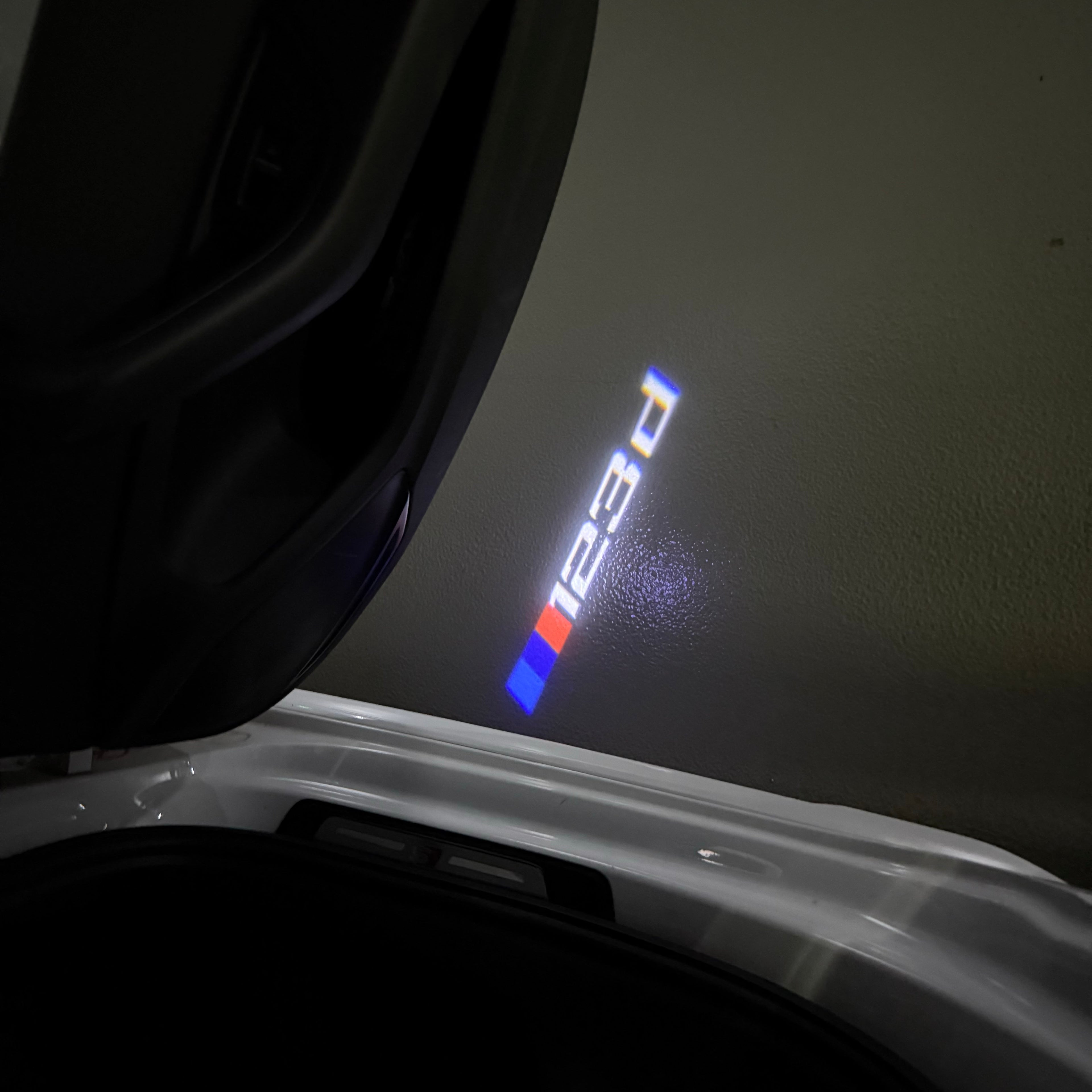 BMW 1 SERIES  123  LOGO PROJECTOT LIGHTS (quantity 1 = 1 sets/2 door lights) Nr.6024q16