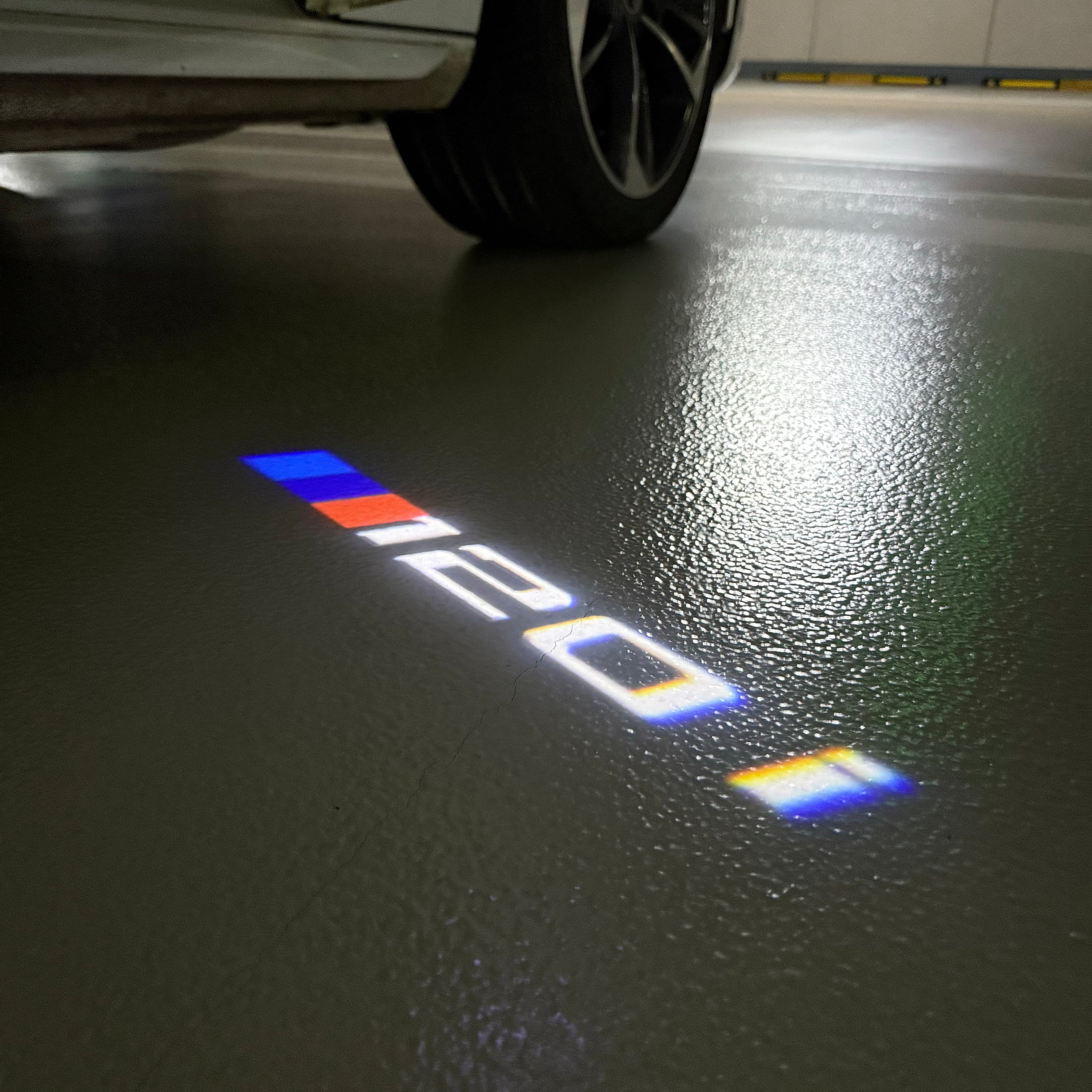 BMW 1 SERIES  120    LOGO PROJECTOT LIGHTS (quantity 1 = 1 sets/2 door lights) Nr.6024t12