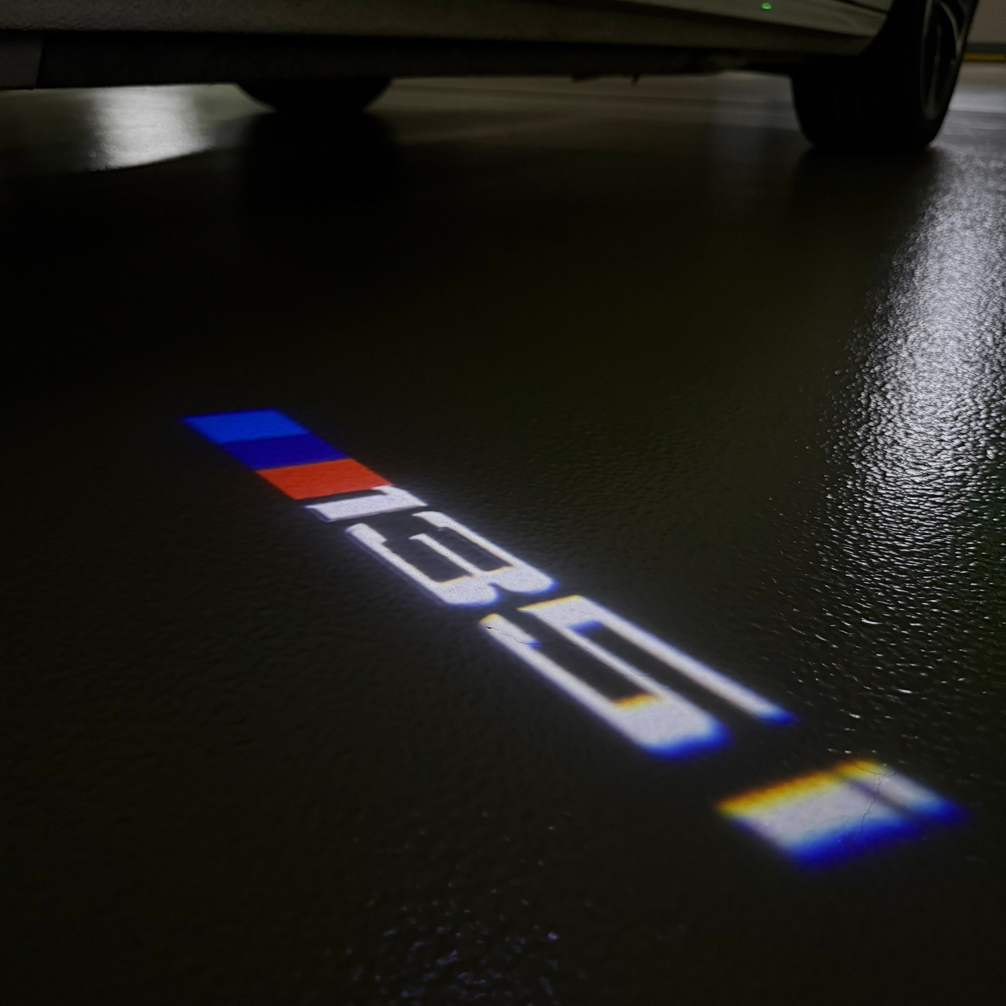 BMW 1 SERIES 135   LOGO PROJECTOT LIGHTS (quantity 1 = 1 sets/2 door lights) Nr.6024q17