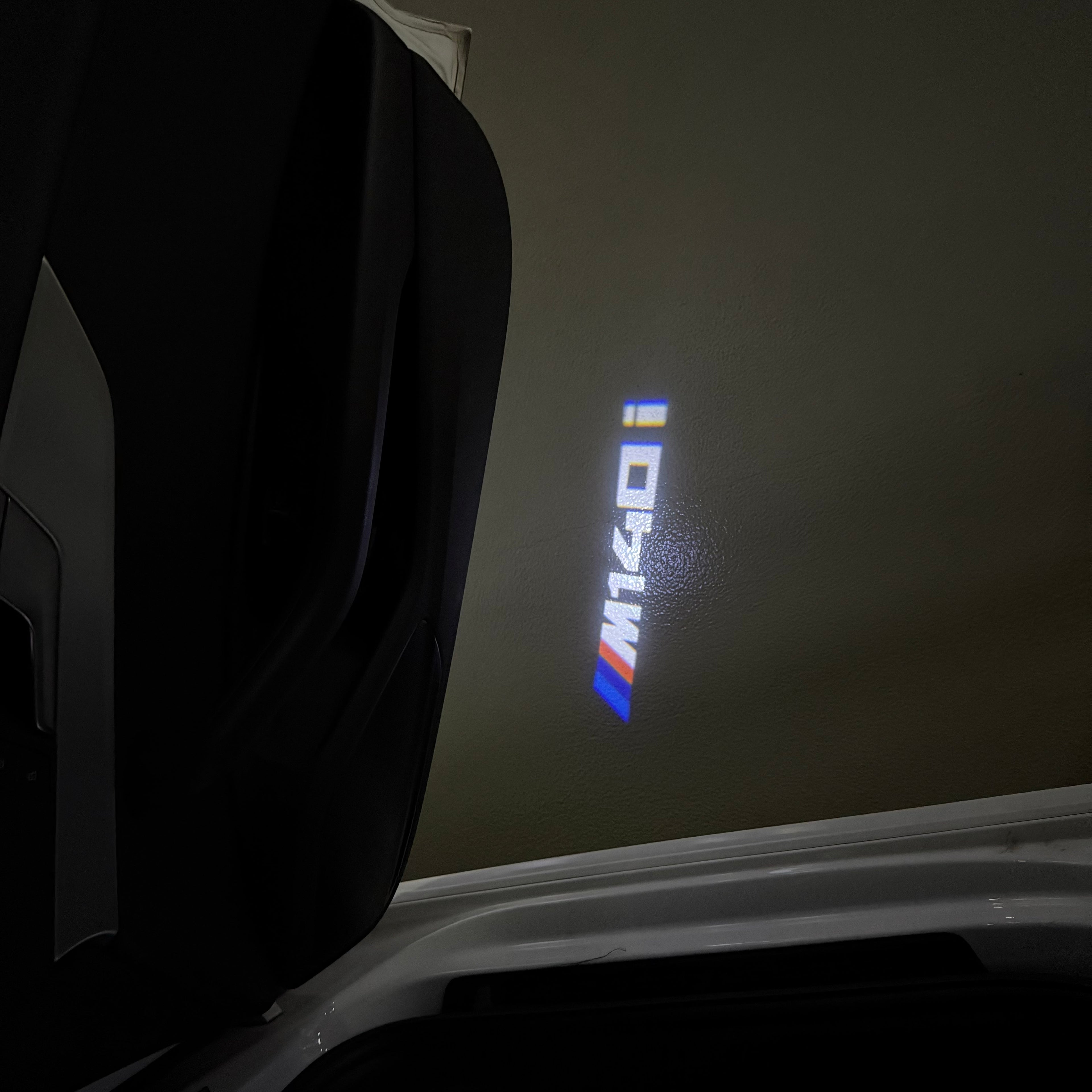 BMW 1 SERIES  M140  LOGO PROJECTOT LIGHTS (quantity 1 = 1 sets/2 door lights) Nr.6024q1F