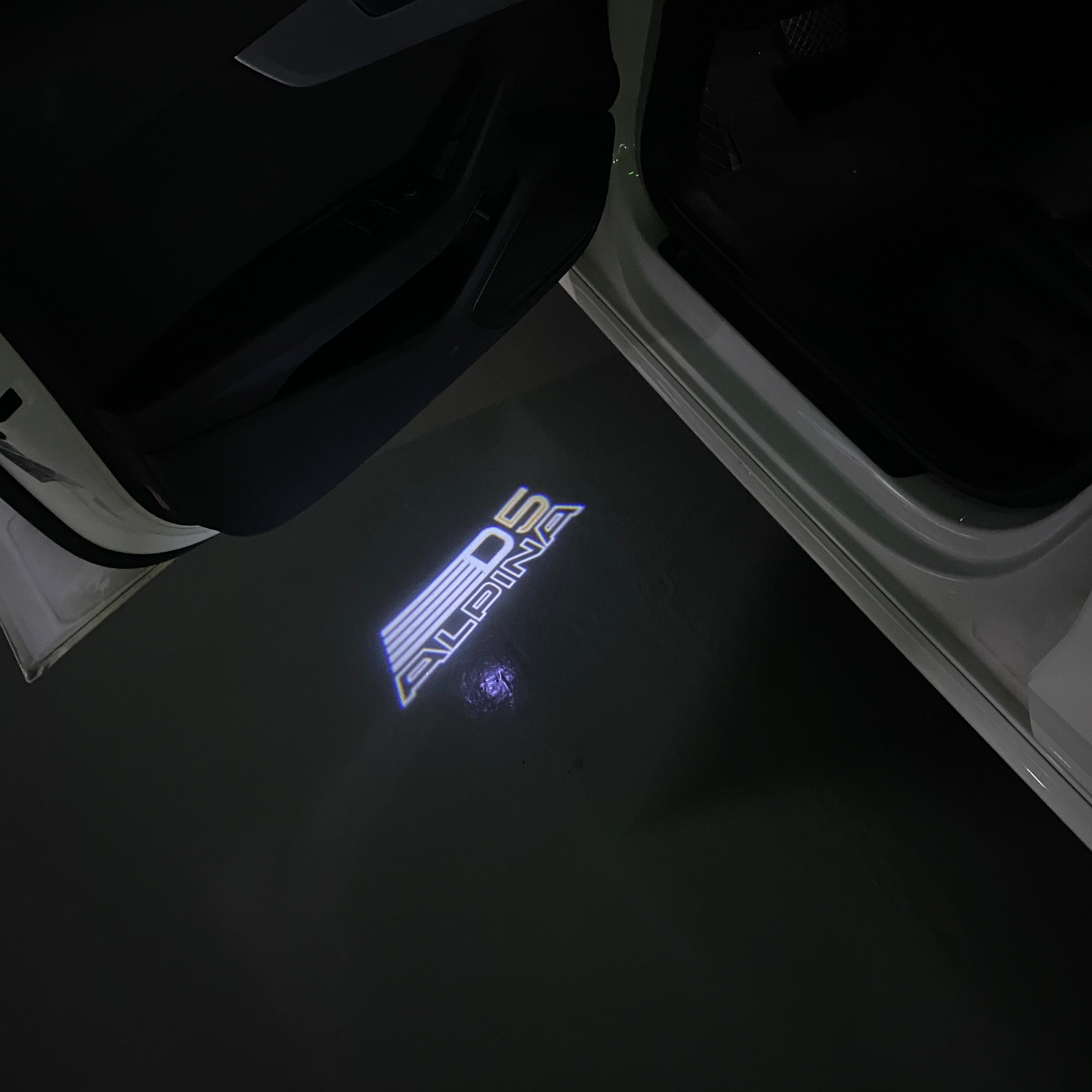ALPINA D5 LOGO PROJECTOT LIGHTS  (quantity 1 = 1 sets/2 door lights) Nr.07A18）