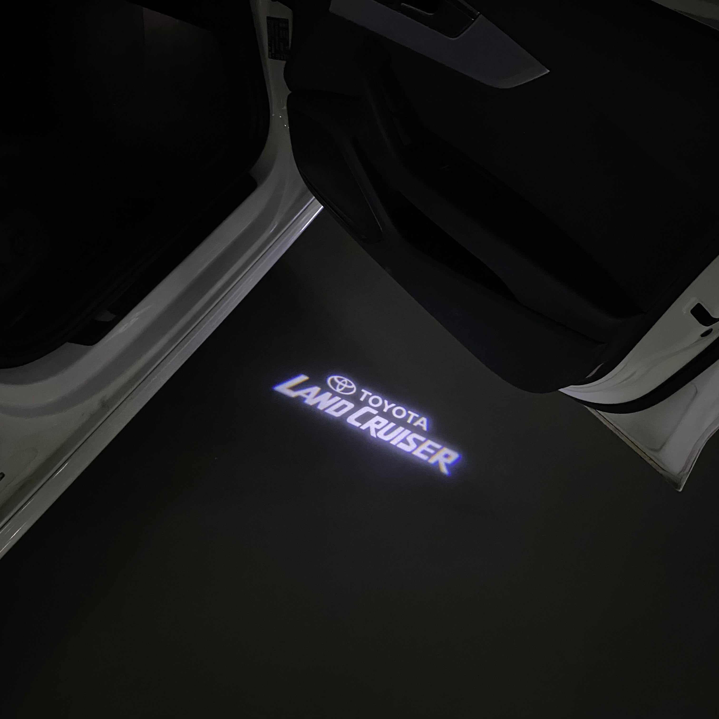 تويوتا LOGO PROJECROTR أضواء Nr.02 (كمية 1 = 1 مجموعات / 2 أضواء الباب)