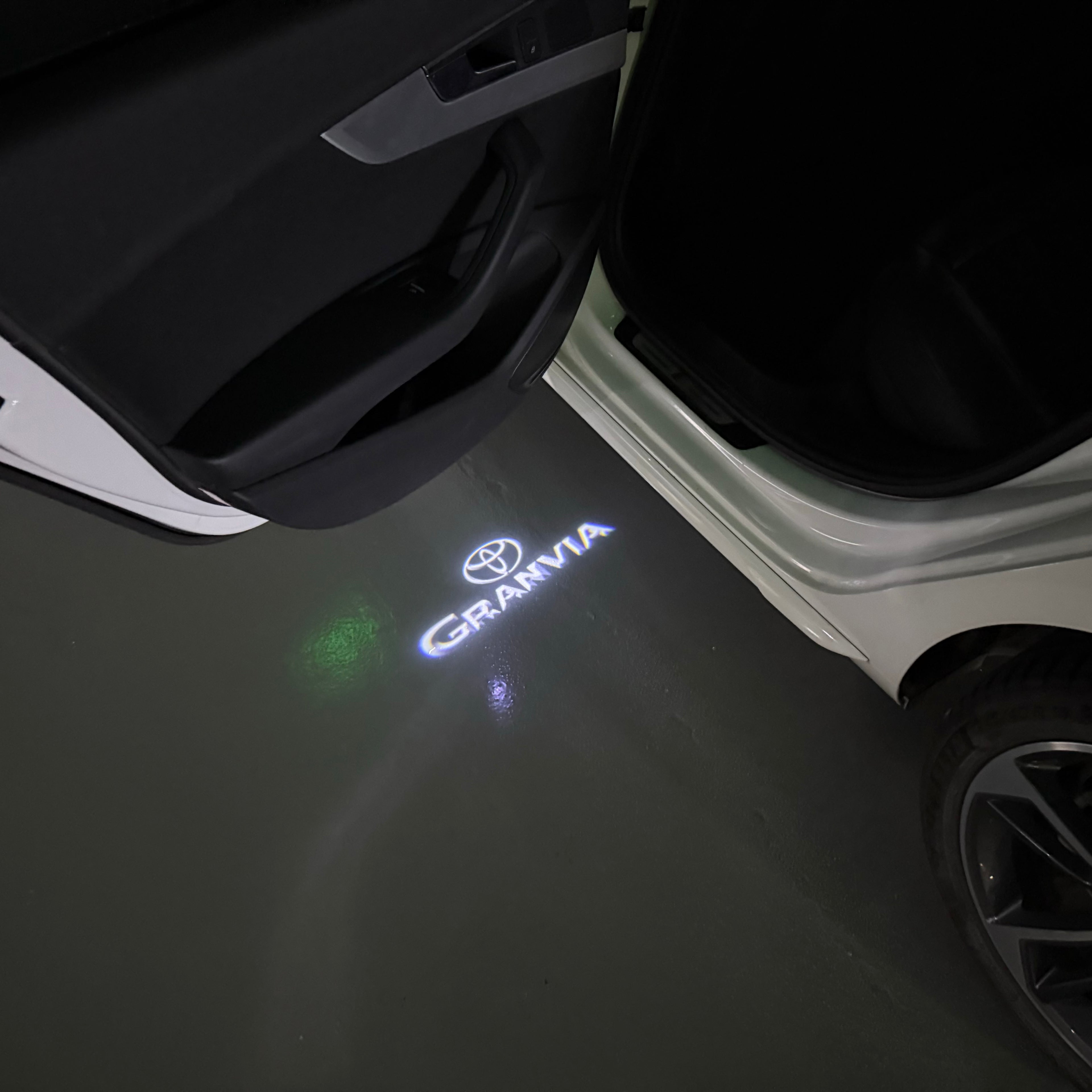 Toyota LOGO PROJECROTR LIGHTS Nr.02 (quantité 1 = 1 ensembles / 2 feux de porte)