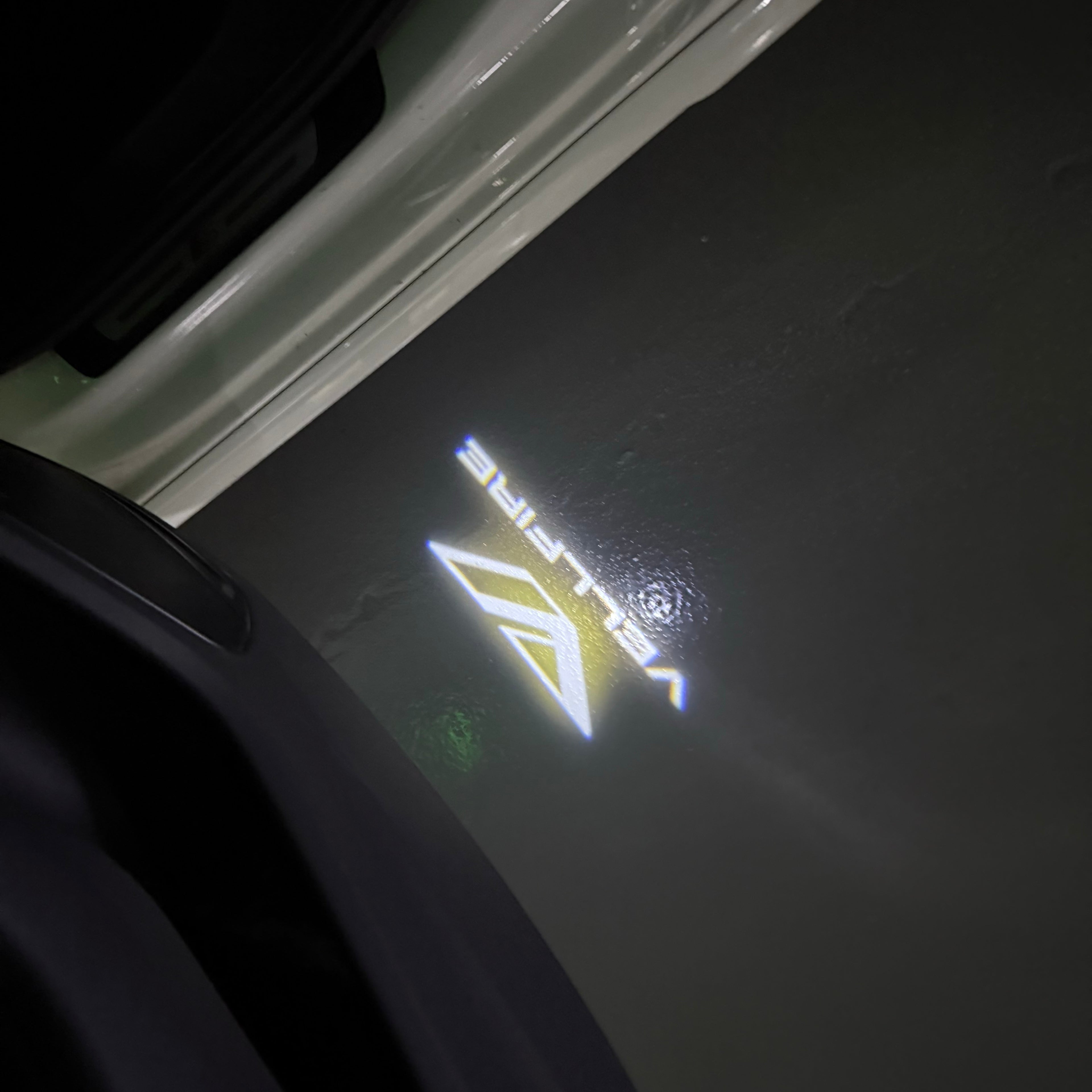 TOYOTA  VELLFIRE LOGO PROJECROTR LIGHTS  (quantity 1 = 1 sets/2 door lights) Nr.0G57