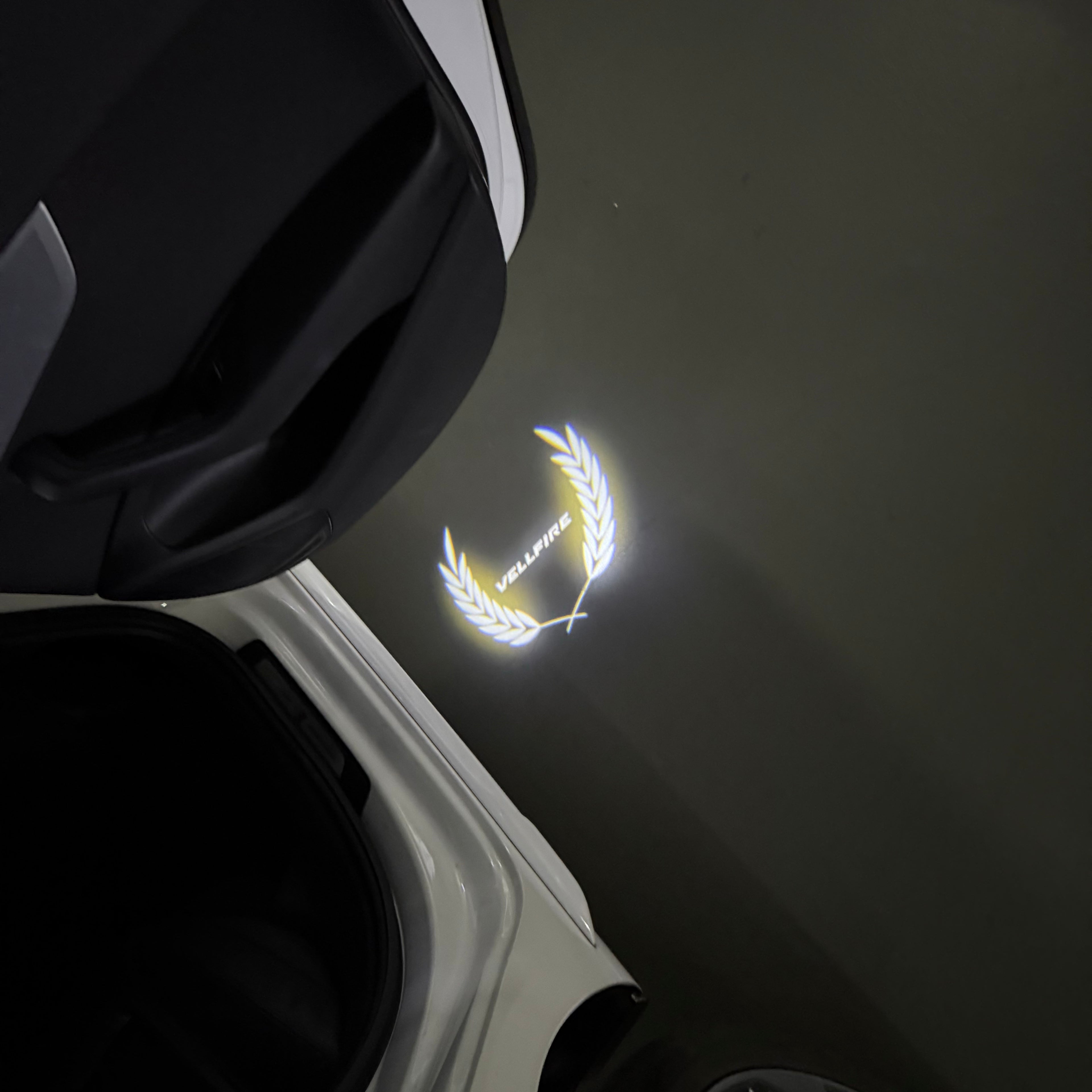 TOYOTA  VELLFIRE LOGO PROJECROTR LIGHTS  (quantity 1 = 1 sets/2 door lights) Nr.0G54