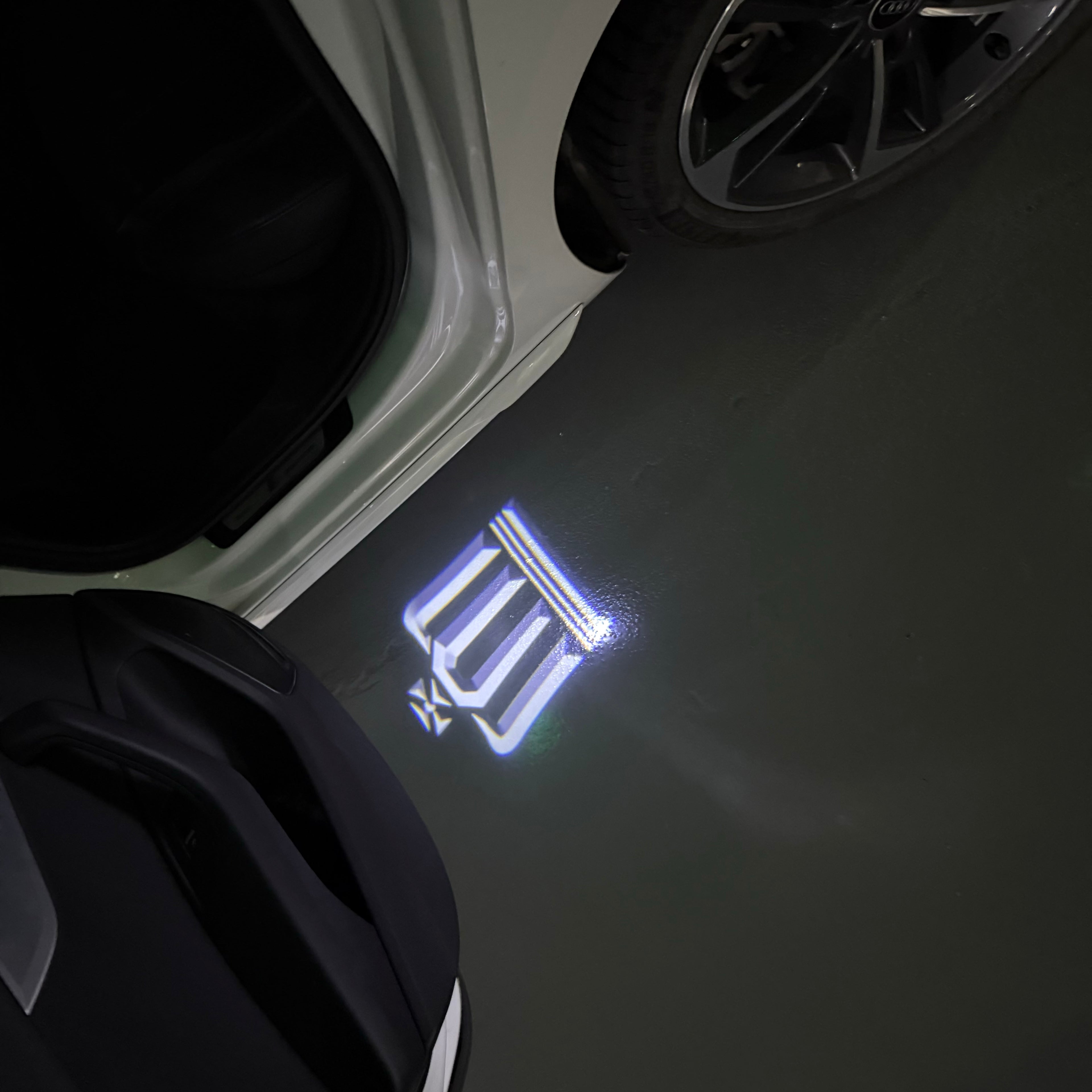 Toyota LOGO PROJECROTR LIGHTS Nr.02 (quantité 1 = 1 ensembles / 2 feux de porte)