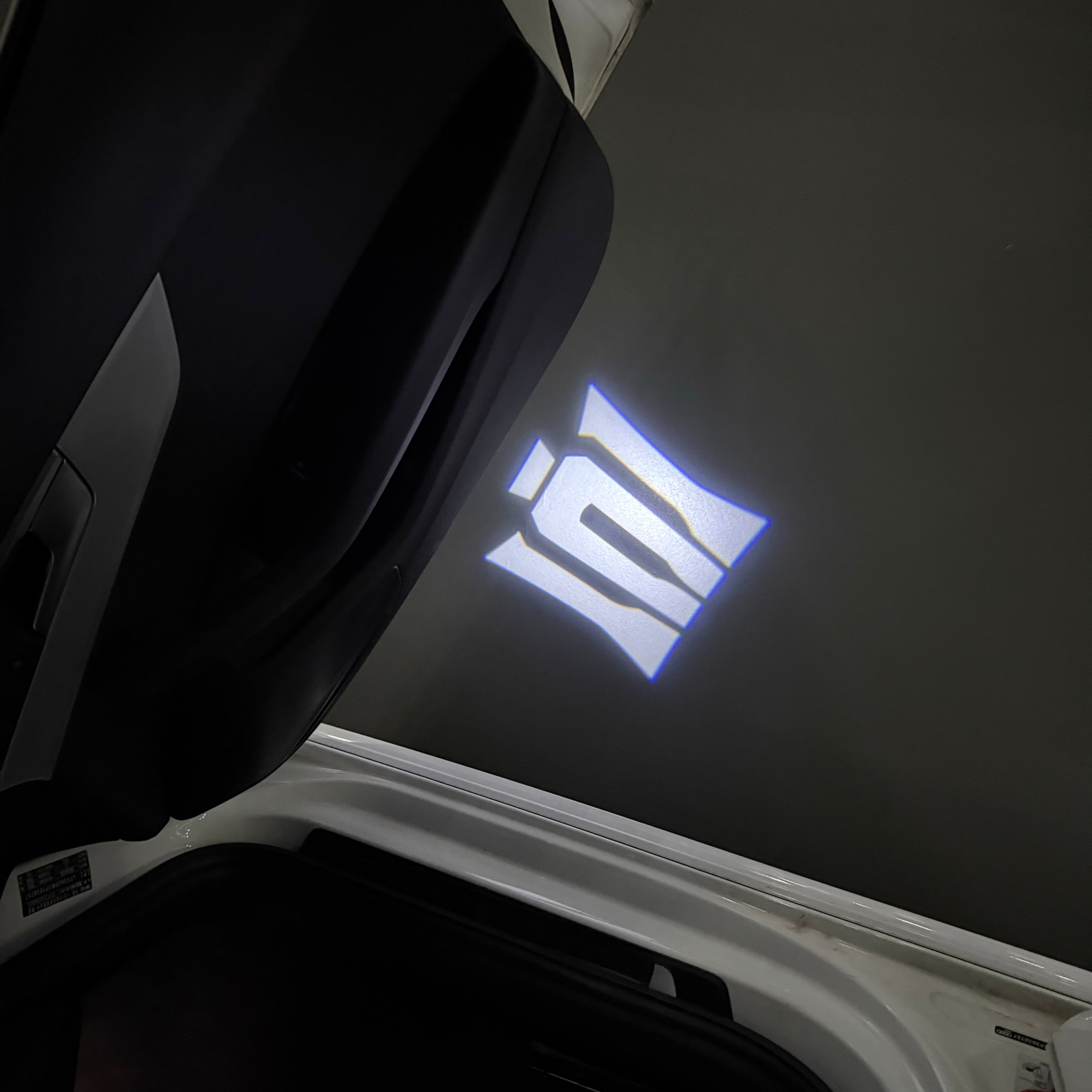 تويوتا LOGO PROJECROTR أضواء Nr.02 (كمية 1 = 1 مجموعات / 2 أضواء الباب)