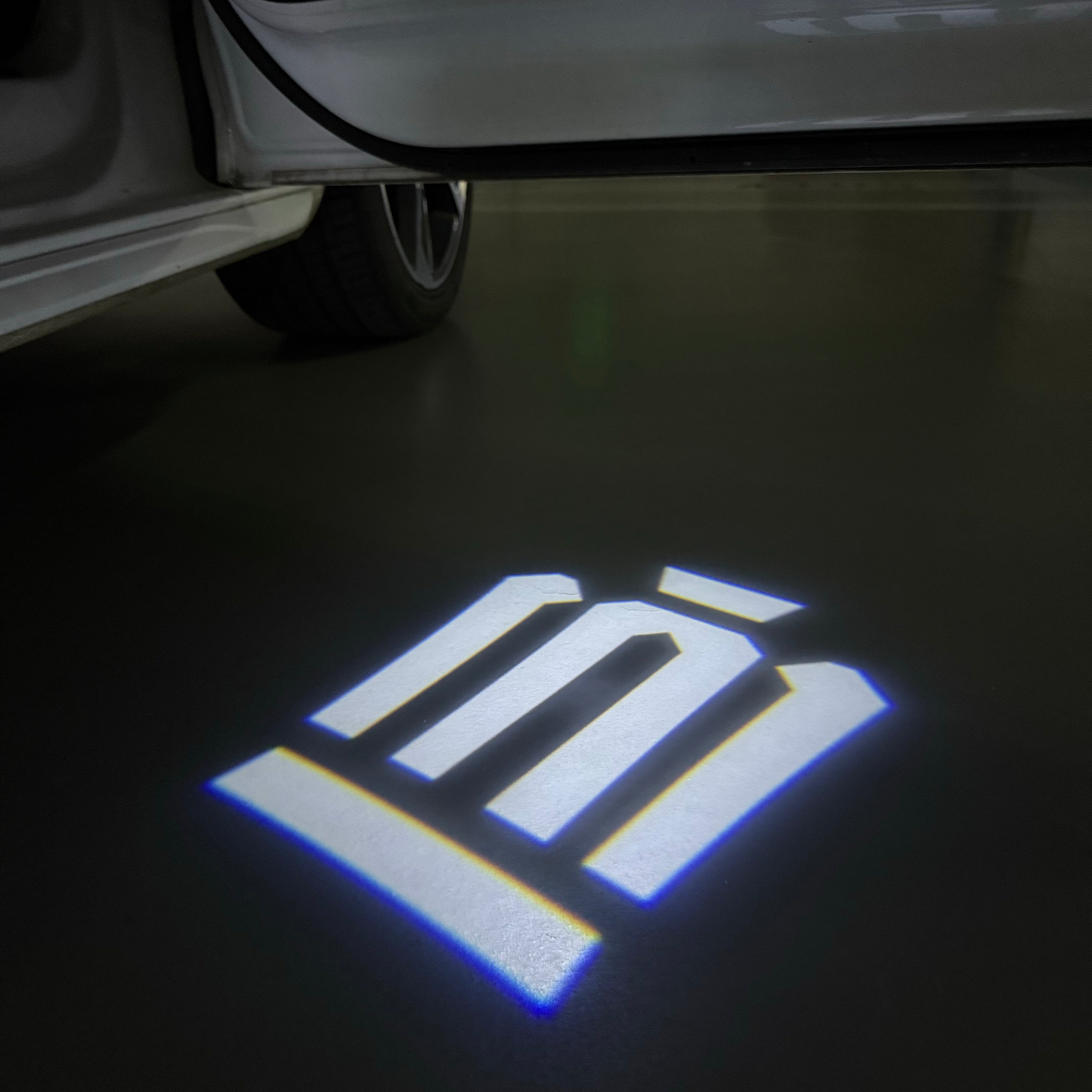 TOYOTA  CROWN  LOGO PROJECROTR LIGHTS  (quantity 1 = 1 sets/2 door lights) Nr.0GP24