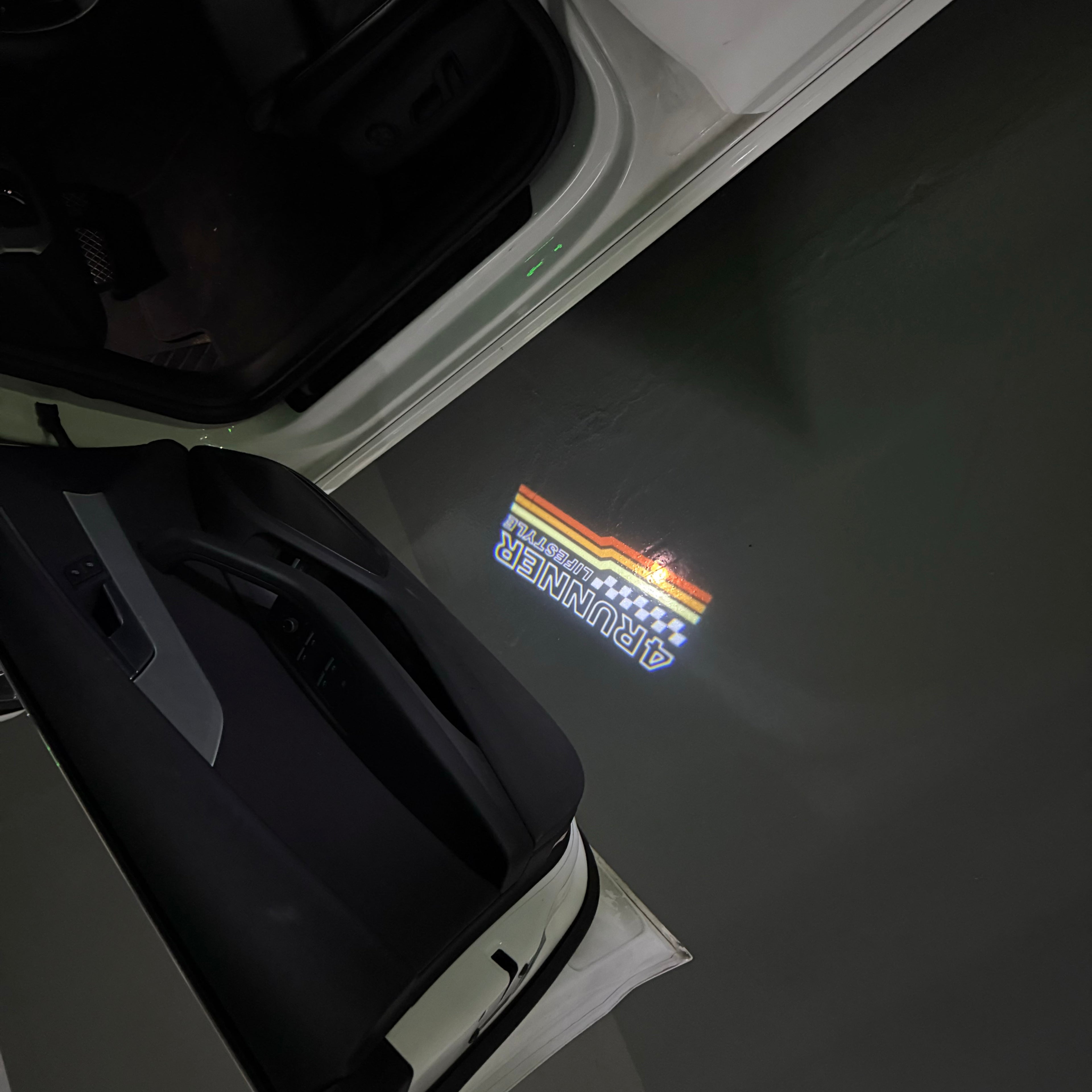 تويوتا LOGO PROJECROTR أضواء Nr.02 (كمية 1 = 1 مجموعات / 2 أضواء الباب)