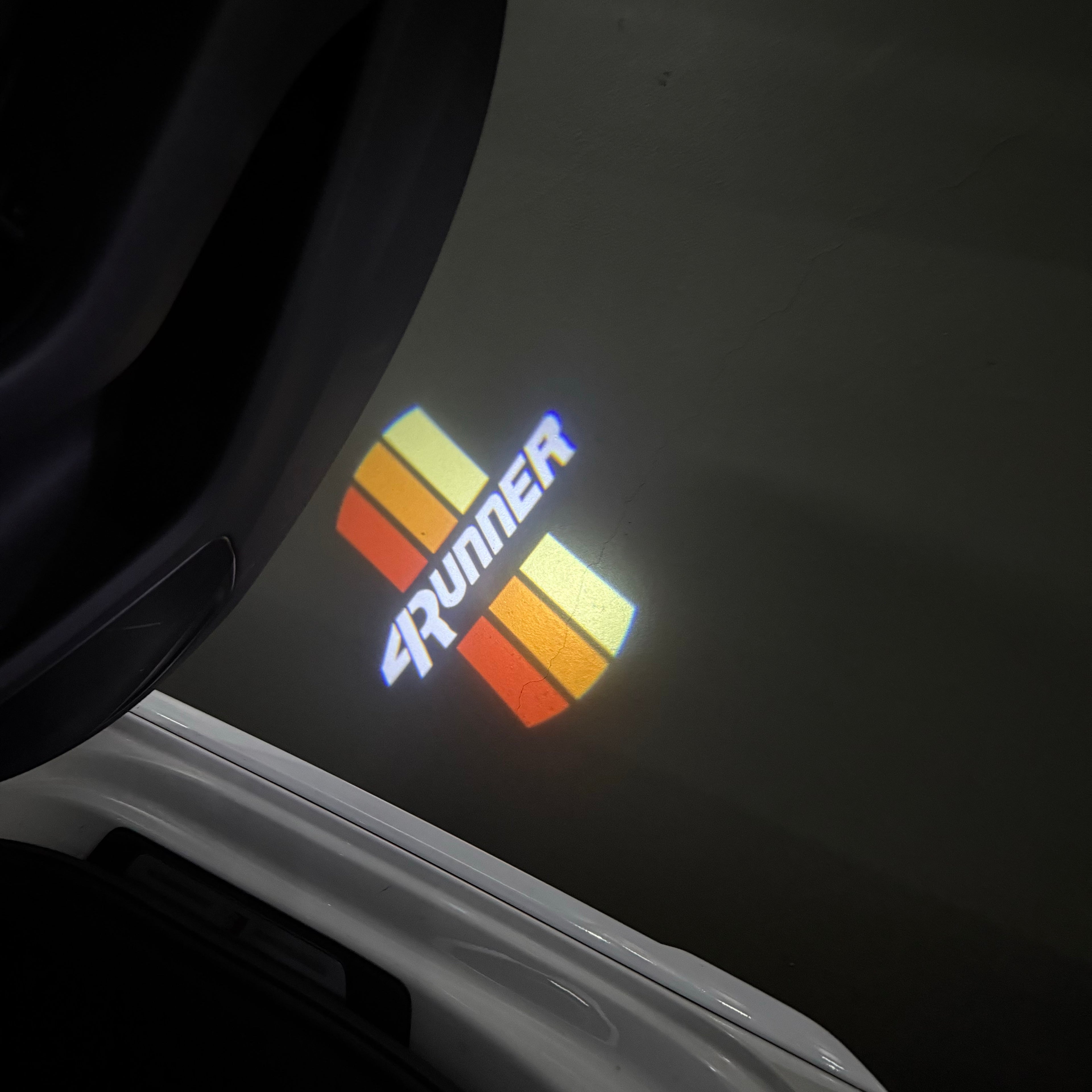 TOYOTA  ORIGINAL LOGO PROJECROTR LIGHTS  (quantity 1 = 1 sets/2 door lights) Nr.0G6H6